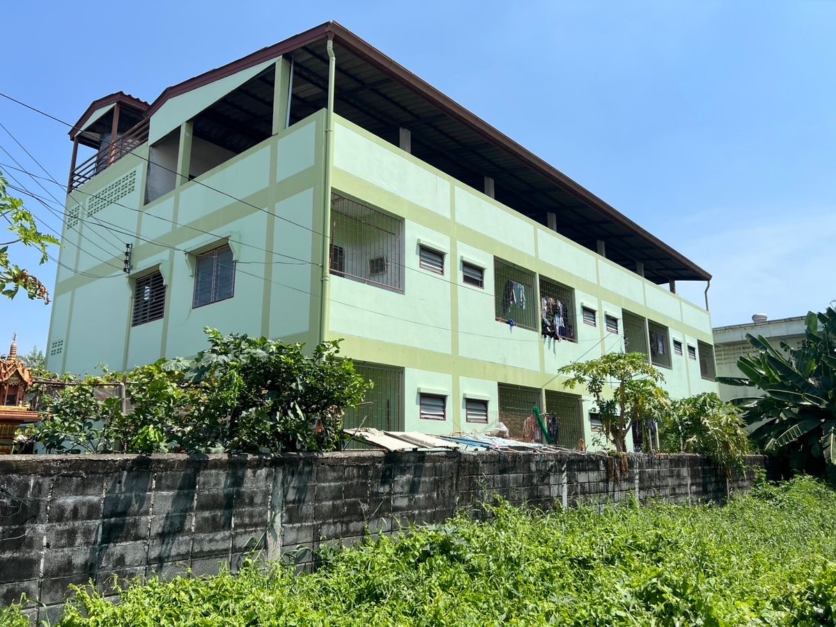 For SaleShop HouseOnnut, Udomsuk : Land for sale with buildings ️ ️ Apartment On Nut 88, price 19M, transfer fee, half each