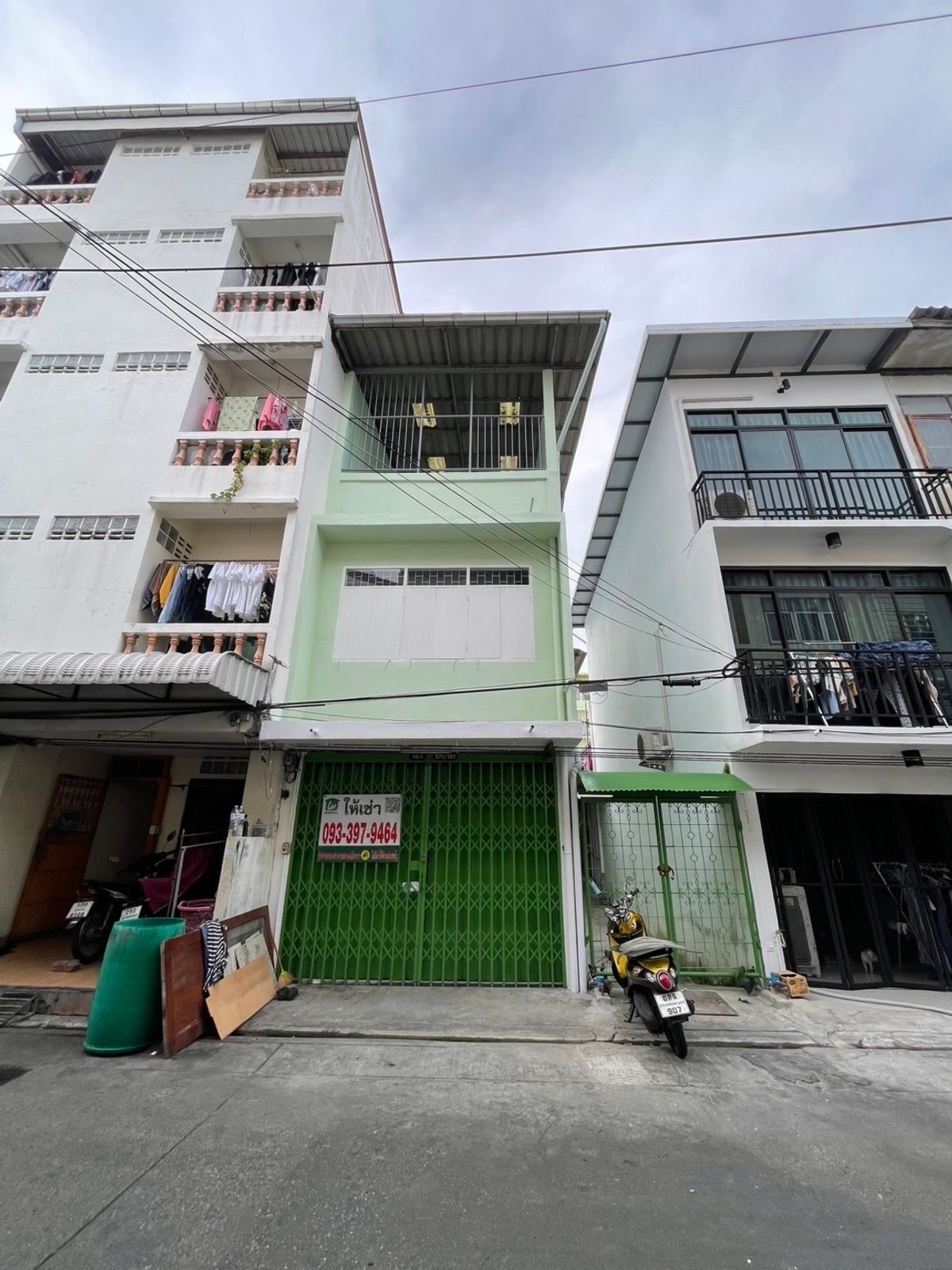 For RentShop HouseWongwianyai, Charoennakor : Rent a commercial building, gold, icon, Siam For home offices or living in Charoen Nakhon 12, near Icon Siam, just 400 meters