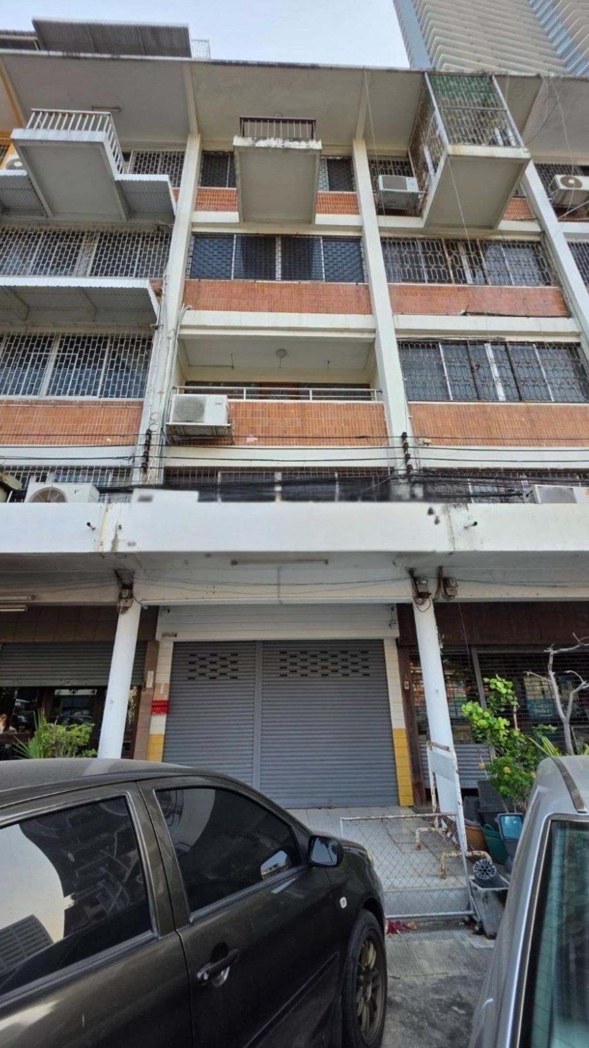 ขายอาคารพาณิชย์สาทร นราธิวาส : [Sale] ตึก 4 ชั้น ติดถนนเจริญกรุง 3 ห้องนอน 3 ห้องน้ำ ใกล้ รร.แม่น้ำ ใกล้ Asiatique บางรัก มีที่จอดรถ เหมาะทำธุรกิจหรือพักอาศัย สนใจ 📞 080 369 6366 | 099 415 2664