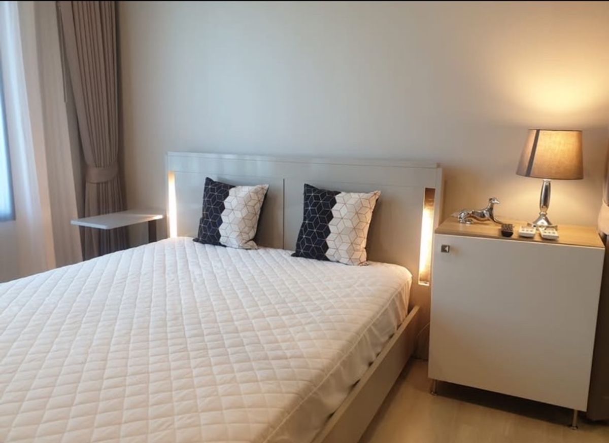 ให้เช่าคอนโดพระราม 9 เพชรบุรีตัดใหม่ RCA : Life Asoke 30 sqm fl 15 available 1 May 