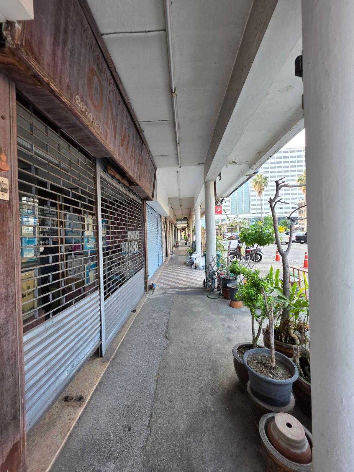 ขายอาคารพาณิชย์สาทร นราธิวาส : [Sale] ตึก 4 ชั้น ติดถนนเจริญกรุง 3 ห้องนอน 3 ห้องน้ำ ใกล้ รร.แม่น้ำ ใกล้ Asiatique บางรัก มีที่จอดรถ เหมาะทำธุรกิจหรือพักอาศัย สนใจ 📞 080 369 6366 | 099 415 2664