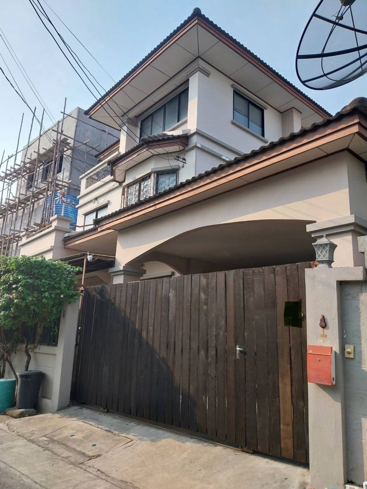 ขายบ้านเกษตรศาสตร์ รัชโยธิน : 📢👇บ้านเดี่ยว 3 ชั้น ในแหล่งชุมชนเดินทางสะดวก เข้าออกได้หลายเส้นทาง