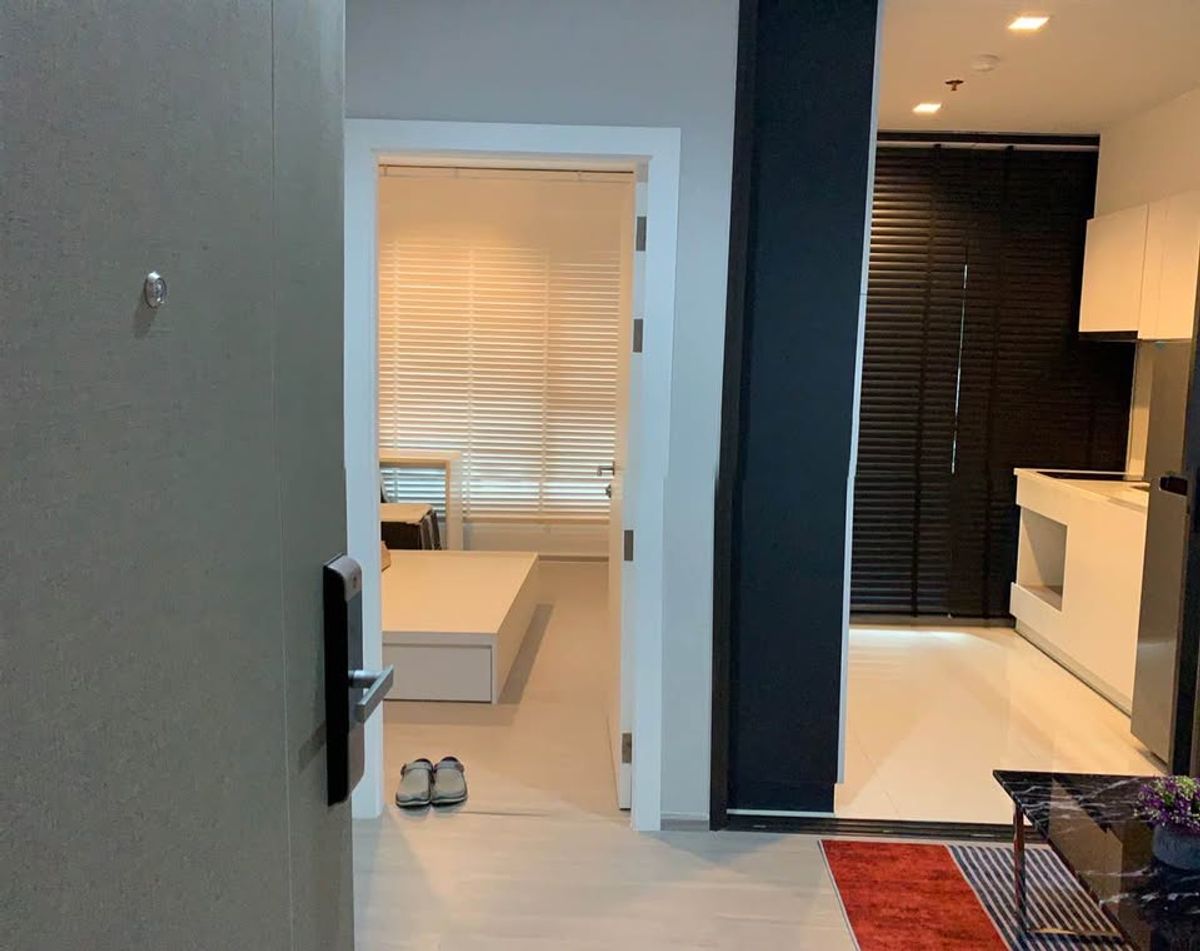 ให้เช่าคอนโดพระราม 9 เพชรบุรีตัดใหม่ RCA : ให้เช่า ไลฟ์ อโศก-พระราม 9 (LIFE ASOKE-RAMA9) ชั้น 37 วิวไม่บล็อก ไพรเวทโซน บิ้วอินทั้งห้อง เพียง 300 เมตร จาก MRT พระราม 9