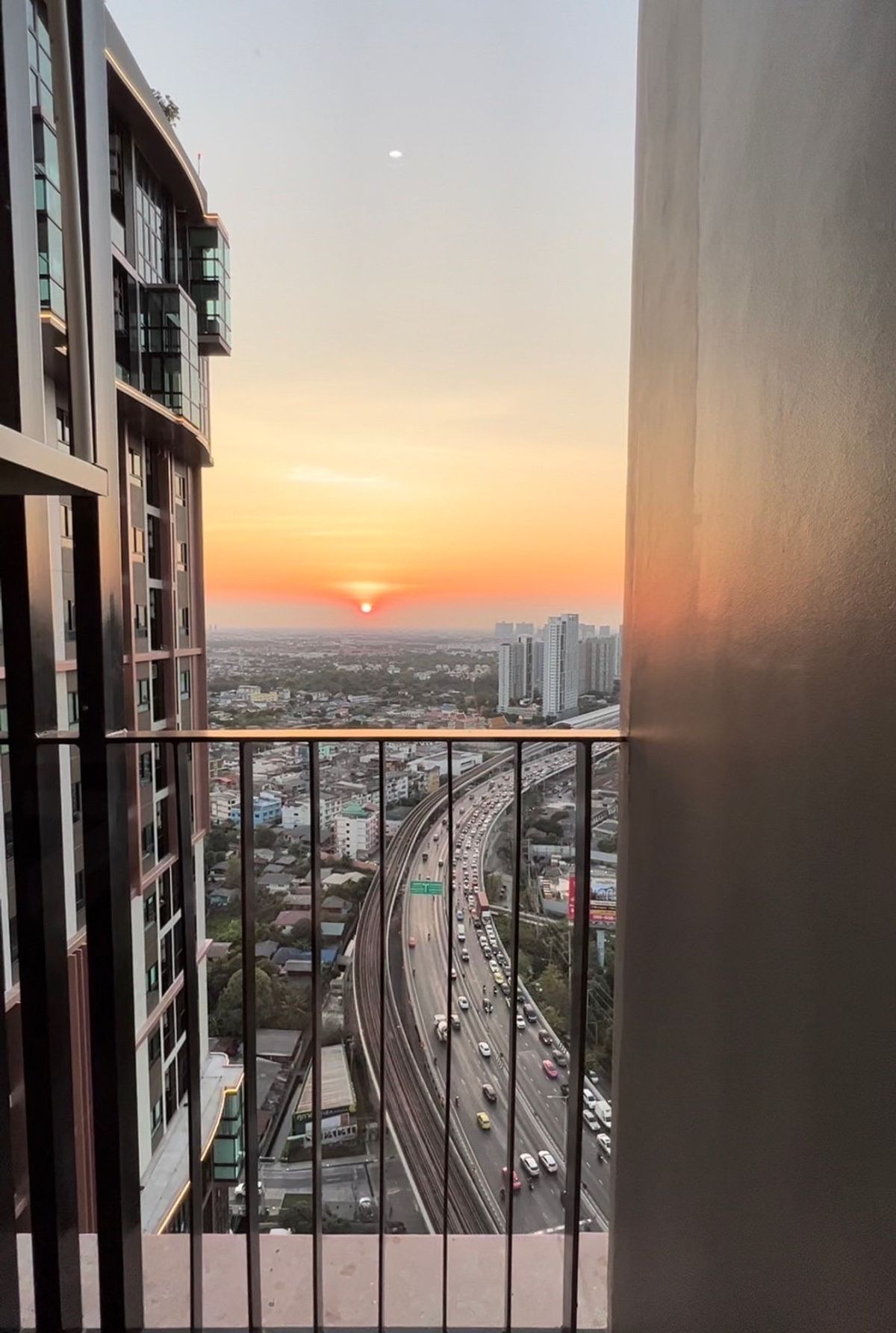 ให้เช่าคอนโดท่าพระ ตลาดพลู วุฒากาศ : ให้เช่า 𝐂𝐨𝐧𝐝𝐨 𝐀𝐥𝐭𝐢𝐭𝐮𝐝𝐞 𝐔𝐧𝐢𝐜𝐨𝐫𝐧 𝐒𝐚𝐭𝐡𝐨𝐫𝐧 - 𝐓𝐡𝐚𝐩𝐫𝐚  คอนโด อัลติจูด ยูนิคอร์น สาทร - ท่าพระ ***ภายในห้องไม่ได้รับผลกระทบจากแผ่นดินไหว***