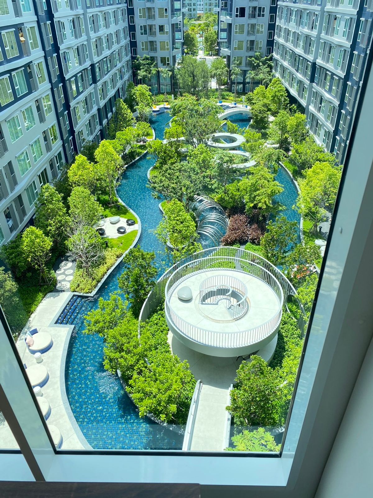 For SaleCondoPathum Thani,Rangsit, Thammasat : Sell ​​at a quick price. The pool view room is 13,000 baht per month.