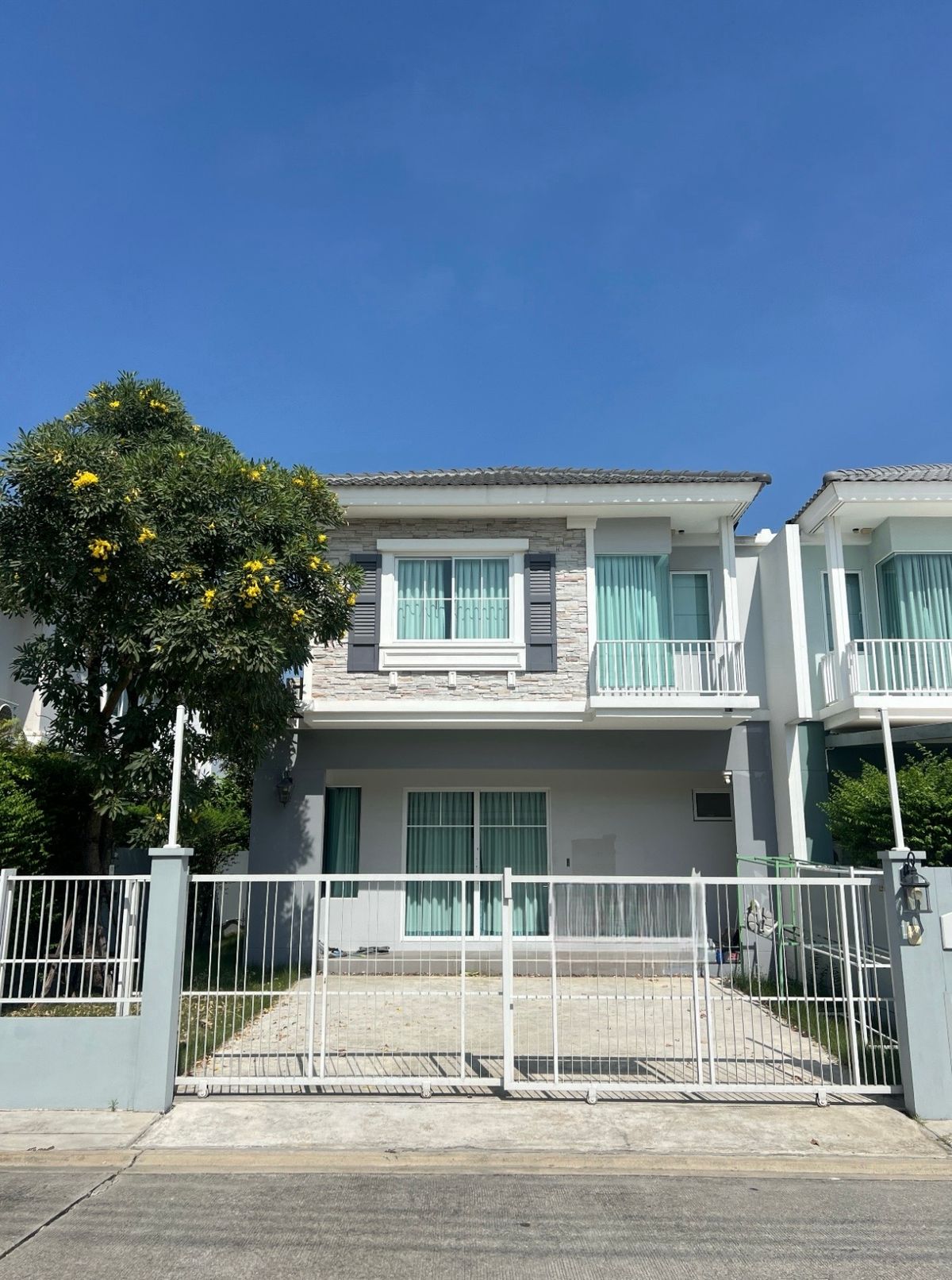ขายมหาชัย สมุทรสาคร : บ้านแฝดแบรนด์ land & house ราคาถูกที่สุดในโครงการ