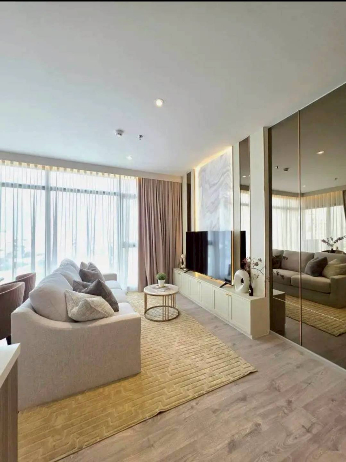 For RentCondoSukhumvit, Asoke, Thonglor : ✨ GT16033 | Condo Rhythm Ekkamai Estate, convenient travel, near BTS, shuttle available, fully furnished. Ready to move in immediately.