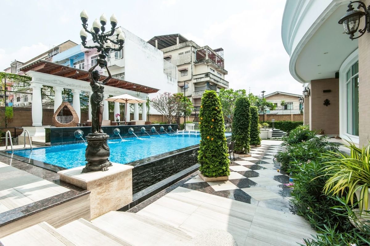 ขายบ้านพระราม 9 เพชรบุรีตัดใหม่ RCA : 📢👇ครบจบในที่เดียว บ้านหรู พร้อมสระว่ายน้ำ อาคารฟิตเนส อาคารสำนักงาน ตั้งอยู่กลางเมือง เดินทางสะดวกหลายเส้นทาง