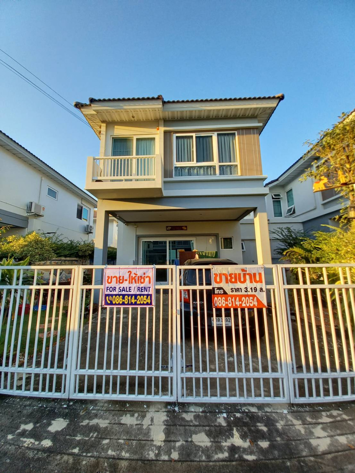 For SaleHouseSamut Prakan,Samrong : Twin house for sale in good condition, 5 years old (the owner sells by himself Not accepting brokers) selling below the market price Mongkhon House Number