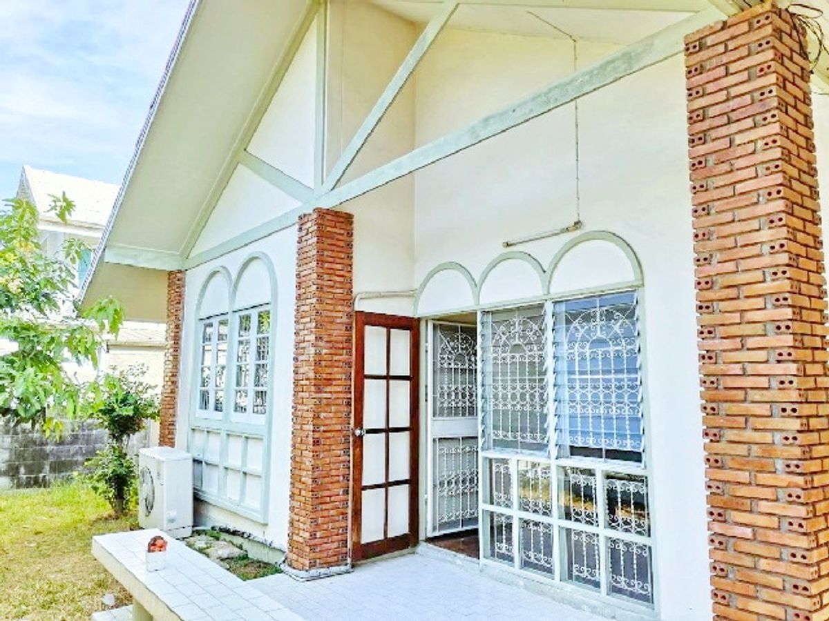 ให้เช่าบ้านรัตนาธิเบศร์ สนามบินน้ำ พระนั่งเกล้า : บ้านเดี่ยวชั้นเดียว 56 ตร.วา. 3 นอน MRT เมืองทองธานี 400 ม. แม็คโคร แจ้งวัฒนะ 1.5 กม. 2 น้ำ 226ตร.ม.ติดถนนใหญ่ เงียบ สงบ