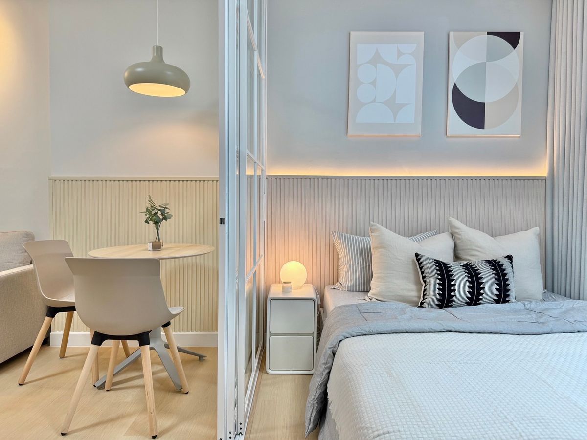 For SaleCondoNawamin, Ramindra : Beautiful new renovate room, separate kitchen for sale. Plum Condo Nawamin, plum condo, Nawamin 5 minutes to the Pink Line.
