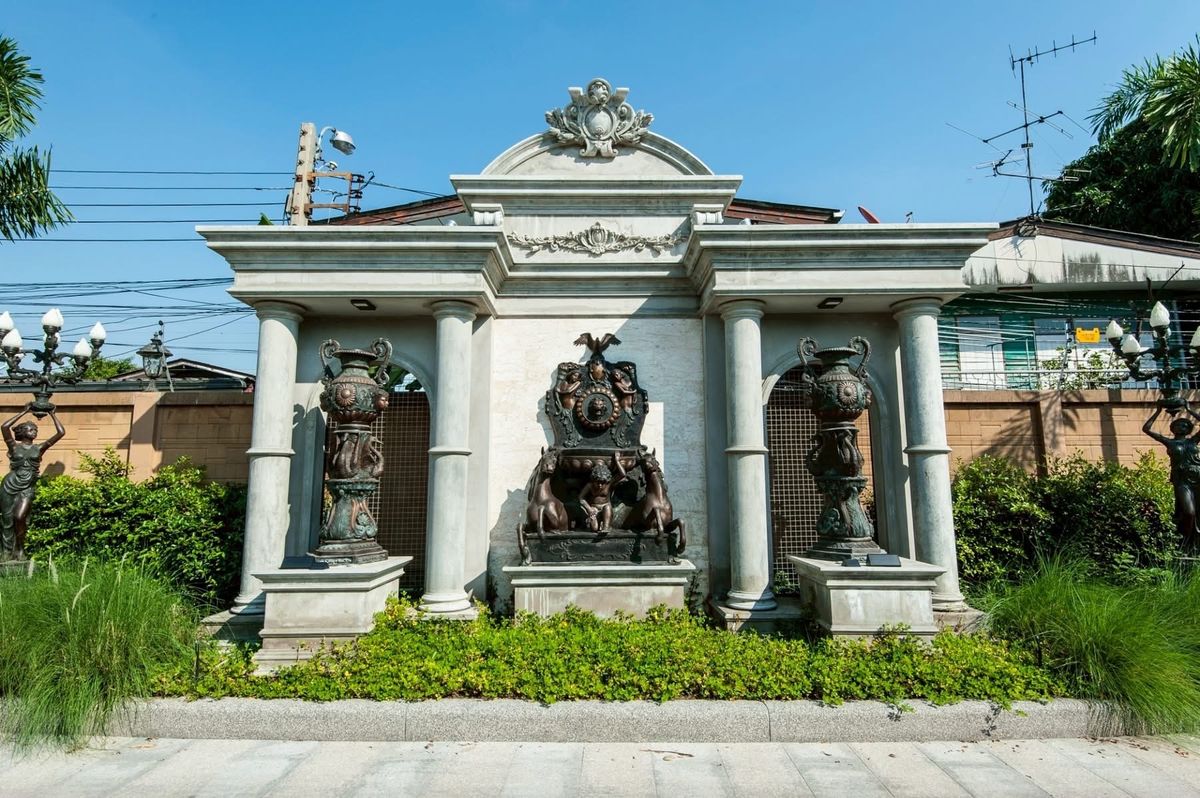 ขายบ้านพระราม 9 เพชรบุรีตัดใหม่ RCA : 📢👇ครบจบในที่เดียว บ้านหรู พร้อมสระว่ายน้ำ อาคารฟิตเนส อาคารสำนักงาน ตั้งอยู่กลางเมือง เดินทางสะดวกหลายเส้นทาง