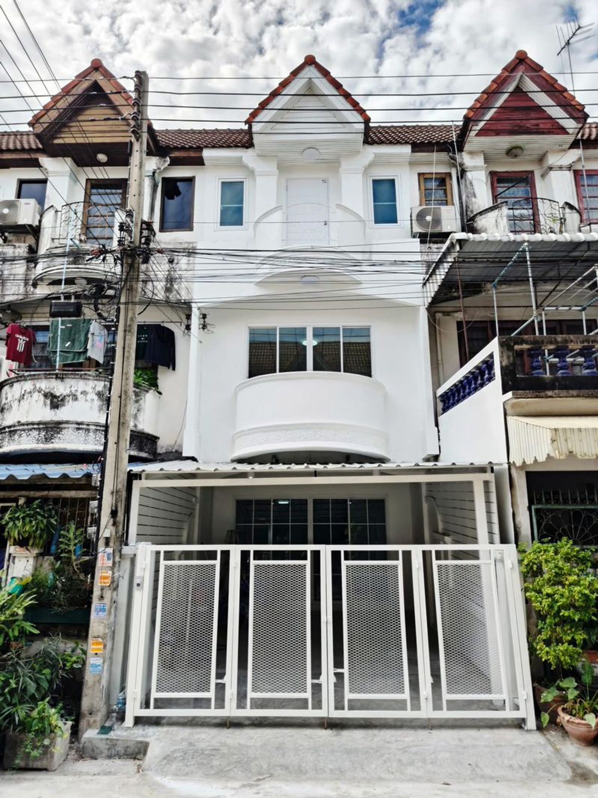ขายทาวน์โฮมมหาชัย สมุทรสาคร : ขายทาวน์โฮม 3 ชั้น หมู่บ้านพงษ์ศิริชัย 1 ใกล้อ้อมน้อย บ้านรีโนเวทใหม่