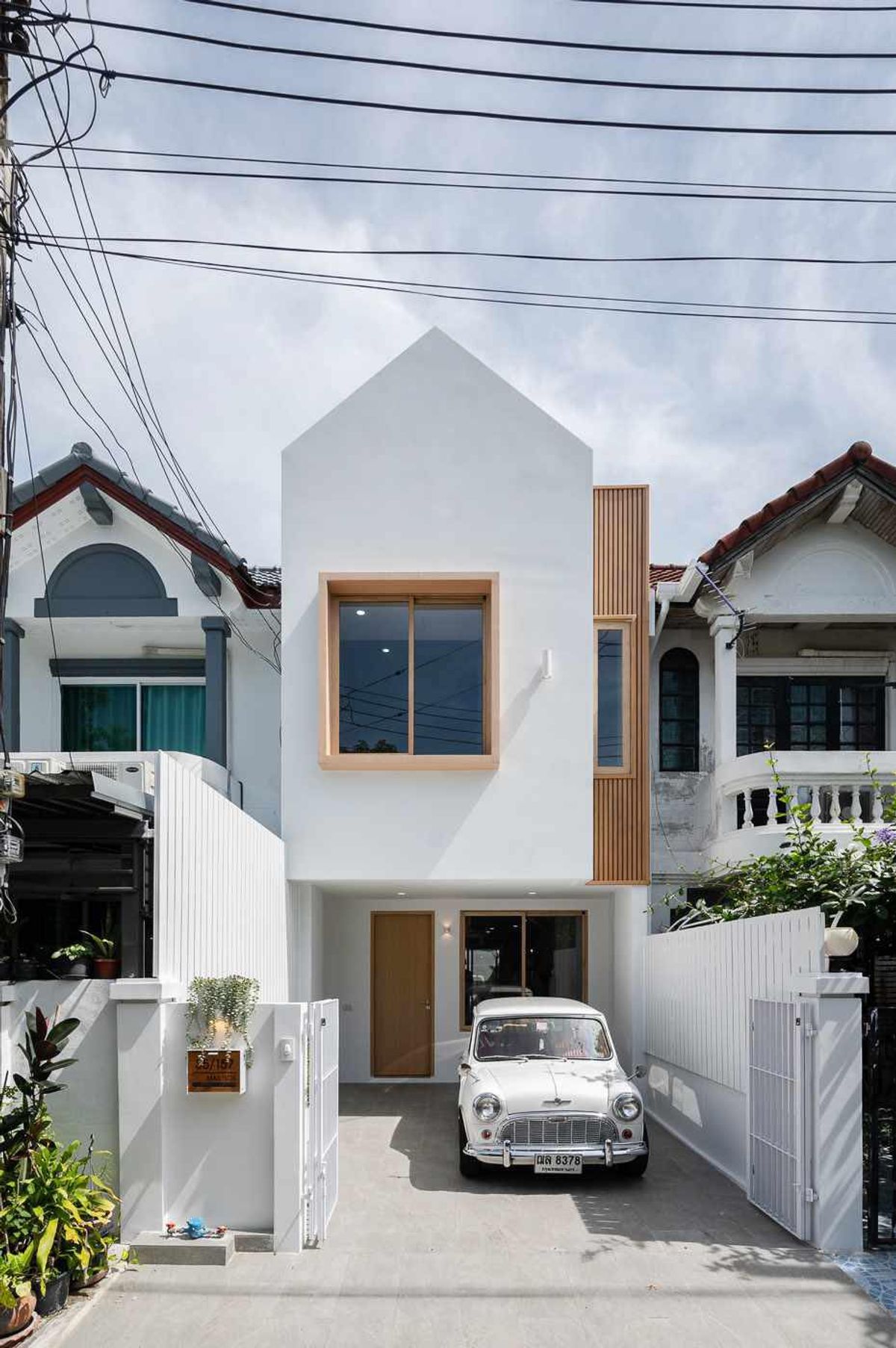 ขายทาวน์โฮมเลียบทางด่วนรามอินทรา : บ้านทาวน์โฮมรีโนเวทใหม่  หมู่บ้านมณียา ใกล้ทางด่วน เอกมัย-รามอินทรา