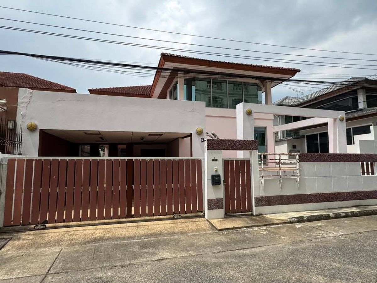 ให้เช่าบ้านอ่อนนุช อุดมสุข : 🏢⭐️✅ เช่าบ้านโครงการ อารีน่า การ์เดนท์ อ่อนนุช44 พักอาศัยดี ทำออฟฟิศได้ พื้นที่ใช้สอยกว้างขวาง โลเคชั่นดีเข้าออกได้หลายทาง
