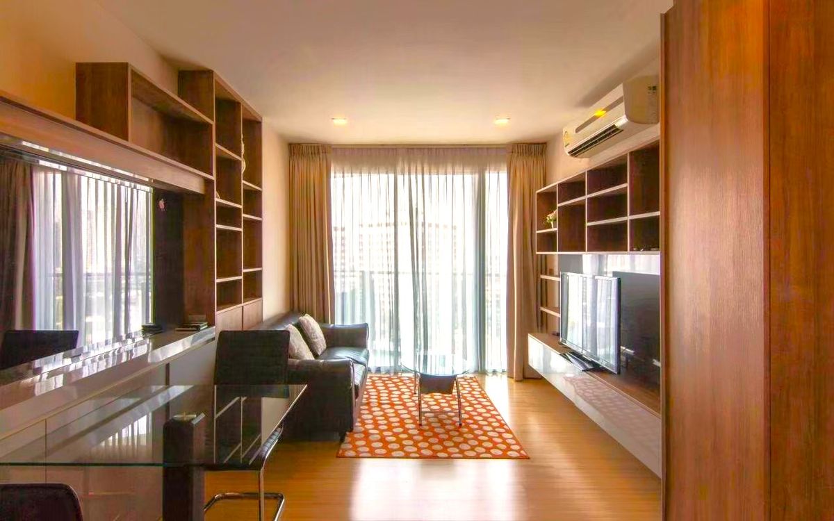 For SaleCondoOnnut, Udomsuk : urgent!! Selling Sky Walk Residence BTS Phra Khanong on Sukhumvit Road