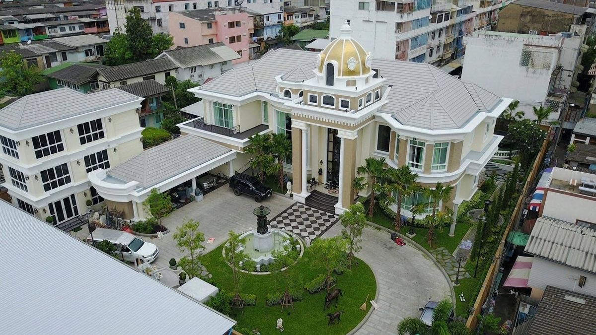 ขายบ้านพระราม 9 เพชรบุรีตัดใหม่ RCA : 📢👇ครบจบในที่เดียว บ้านหรู พร้อมสระว่ายน้ำ อาคารฟิตเนส อาคารสำนักงาน ตั้งอยู่กลางเมือง เดินทางสะดวกหลายเส้นทาง