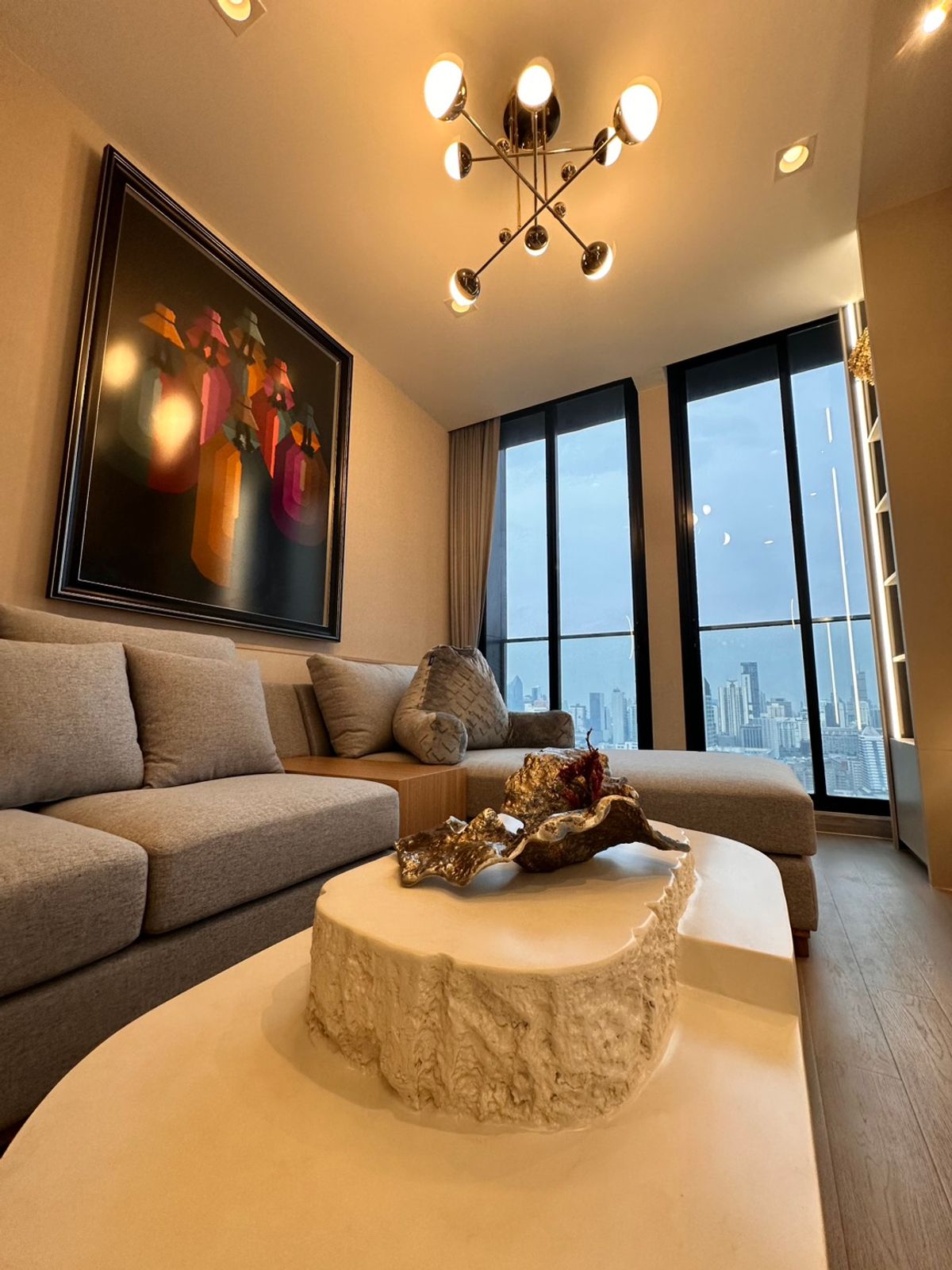 For RentCondoWitthayu, Chidlom, Langsuan, Ploenchit : Rent a NOBLE Ploenchit 1 Bedroom large size 55 sq.m. The room has never had a tenant 55,000 baht // Contact 094561454 Khun Han