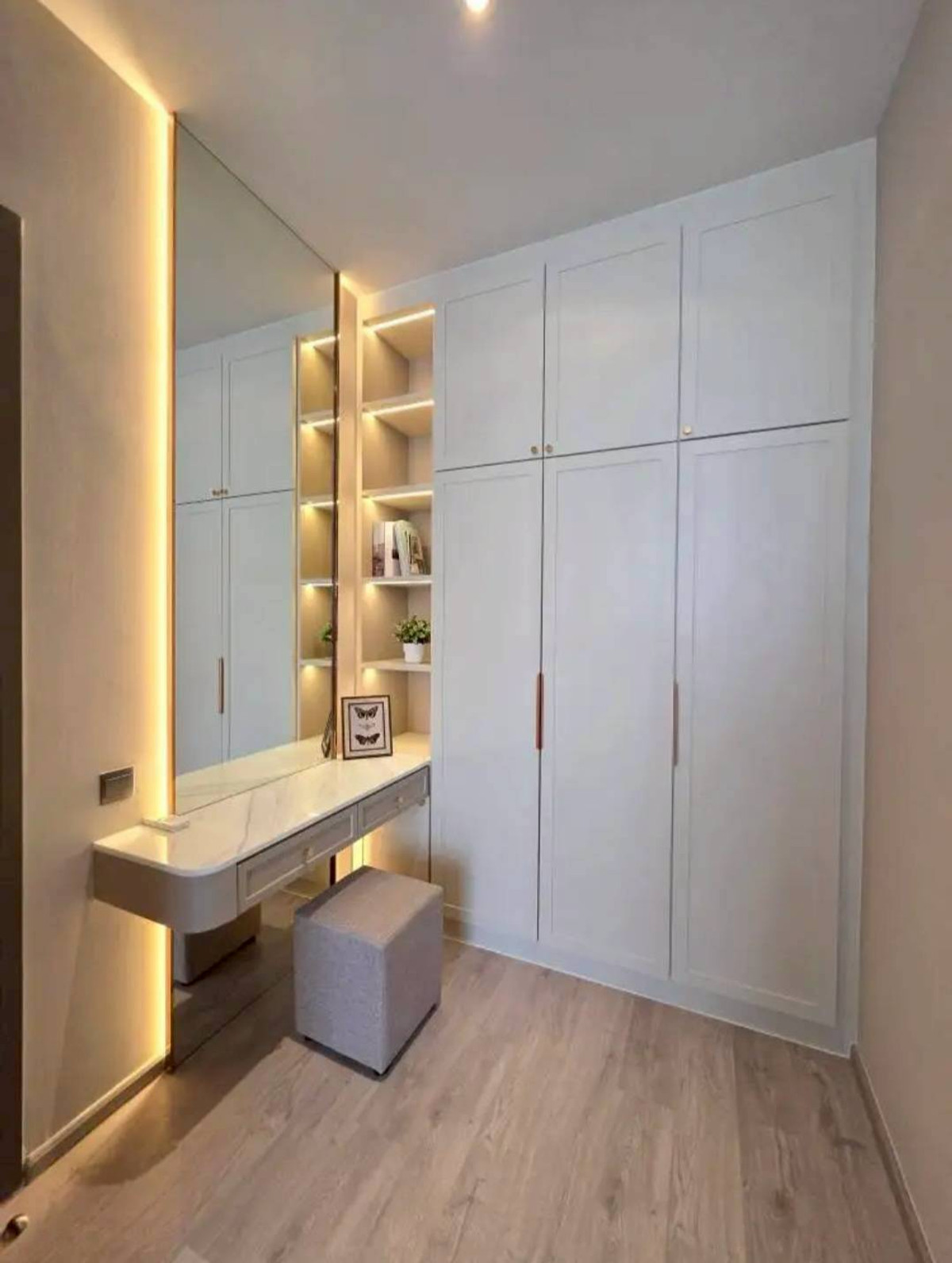 For RentCondoSukhumvit, Asoke, Thonglor : ✨ GT16033 | Condo Rhythm Ekkamai Estate, convenient travel, near BTS, shuttle available, fully furnished. Ready to move in immediately.