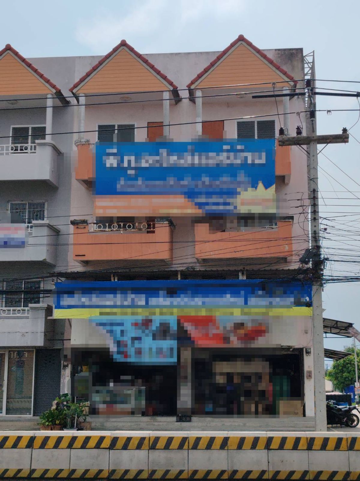 For SaleShop HousePathum Thani,Rangsit, Thammasat : Prime Location on Main Road!!! 4-Storey Corner Commercial Building – 2 Units Combined – Total Land 39.7 Sq.Wah – Ideal for Home Office or High-Rental Investment