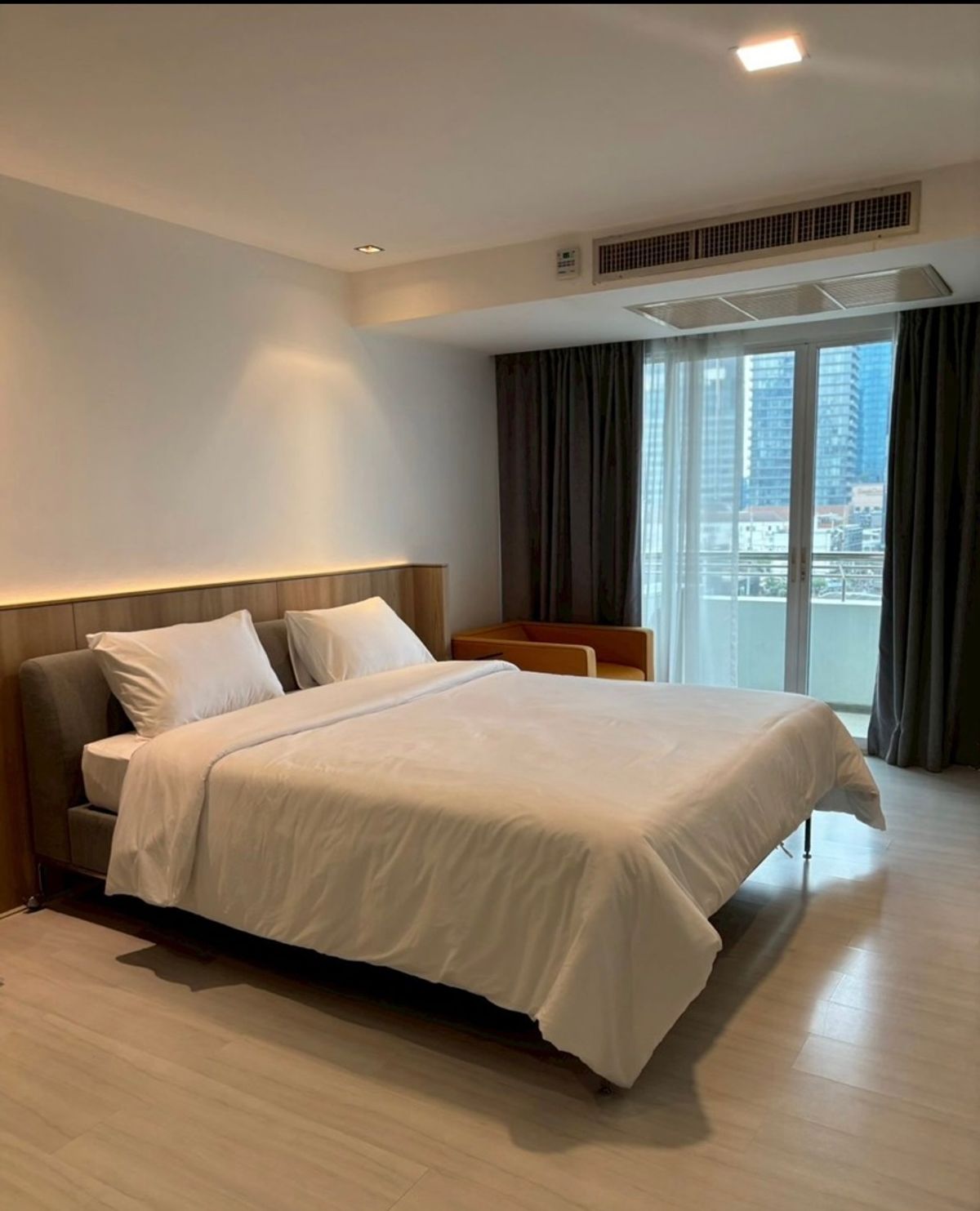 For RentCondoSapankwai,Jatujak : Rent The REST, Phahon -Pradiphat, beautiful, ready to be near BTS Saphan Khwai. Interested in Atline.@841QLNR