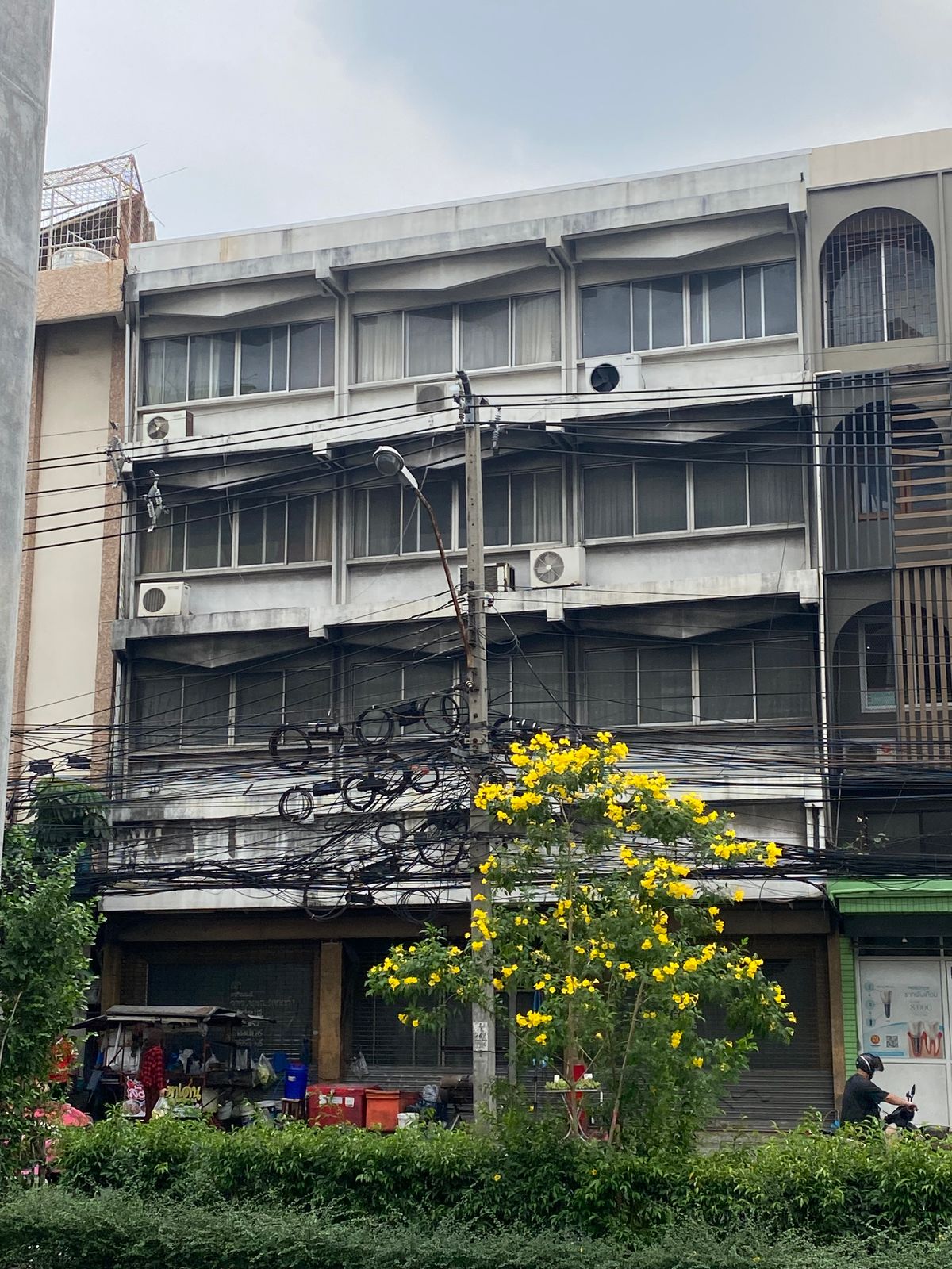 For SaleShop HouseChokchai 4, Ladprao 71, Ladprao 48, : Commercial building for sale, next to Lat Phrao Road, 3 booths, 4 floors, opposite Big C, Imperial World, Ladprao, Golden Location