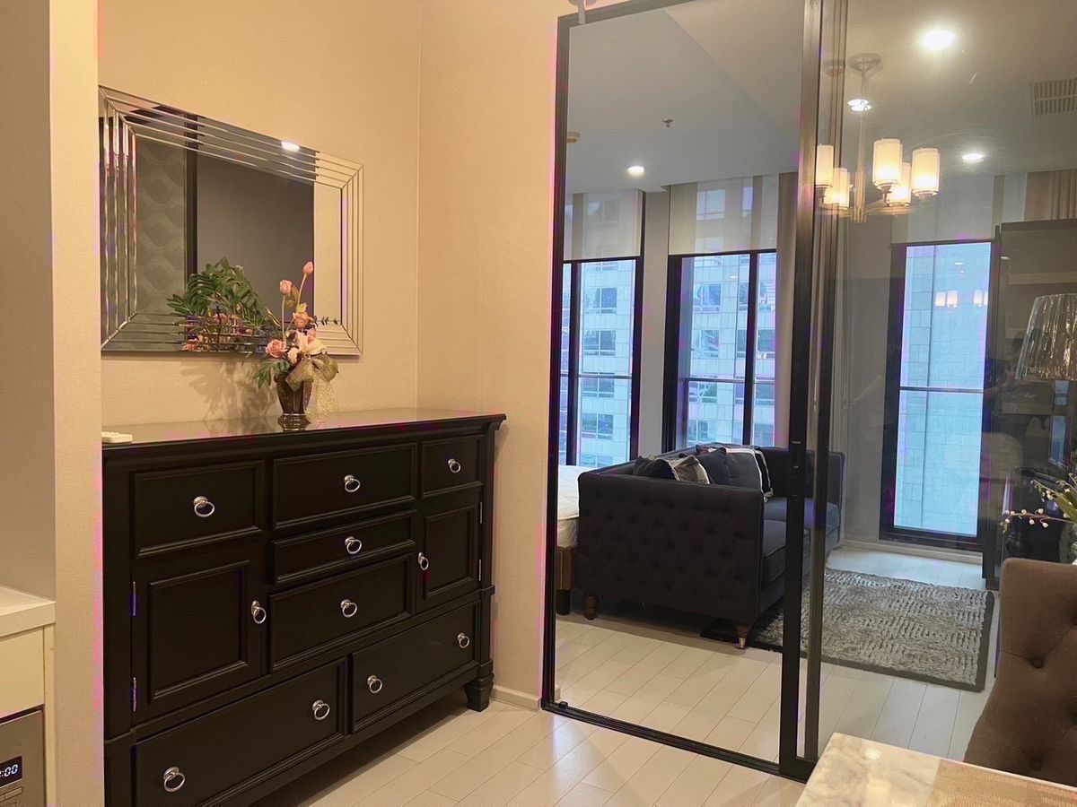 For SaleCondoWitthayu, Chidlom, Langsuan, Ploenchit : Noble Ploenchit Condo, convenient to travel, near BTS, have a full furniture shuttle. Ready to sell immediately  