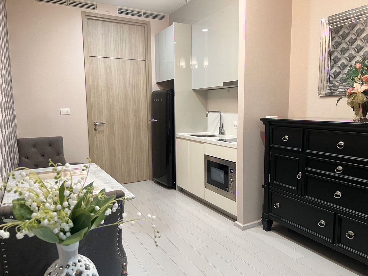 For SaleCondoWitthayu, Chidlom, Langsuan, Ploenchit : Noble Ploenchit Condo, convenient to travel, near BTS, have a full furniture shuttle. Ready to sell immediately  