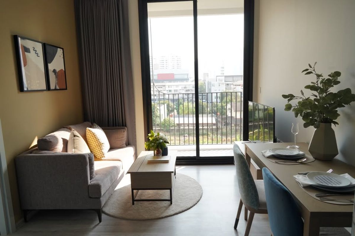 For RentCondoSukhumvit, Asoke, Thonglor : The XT EKKAMAI condo is convenient to travel near the BTS train. Ready to stay immediately  