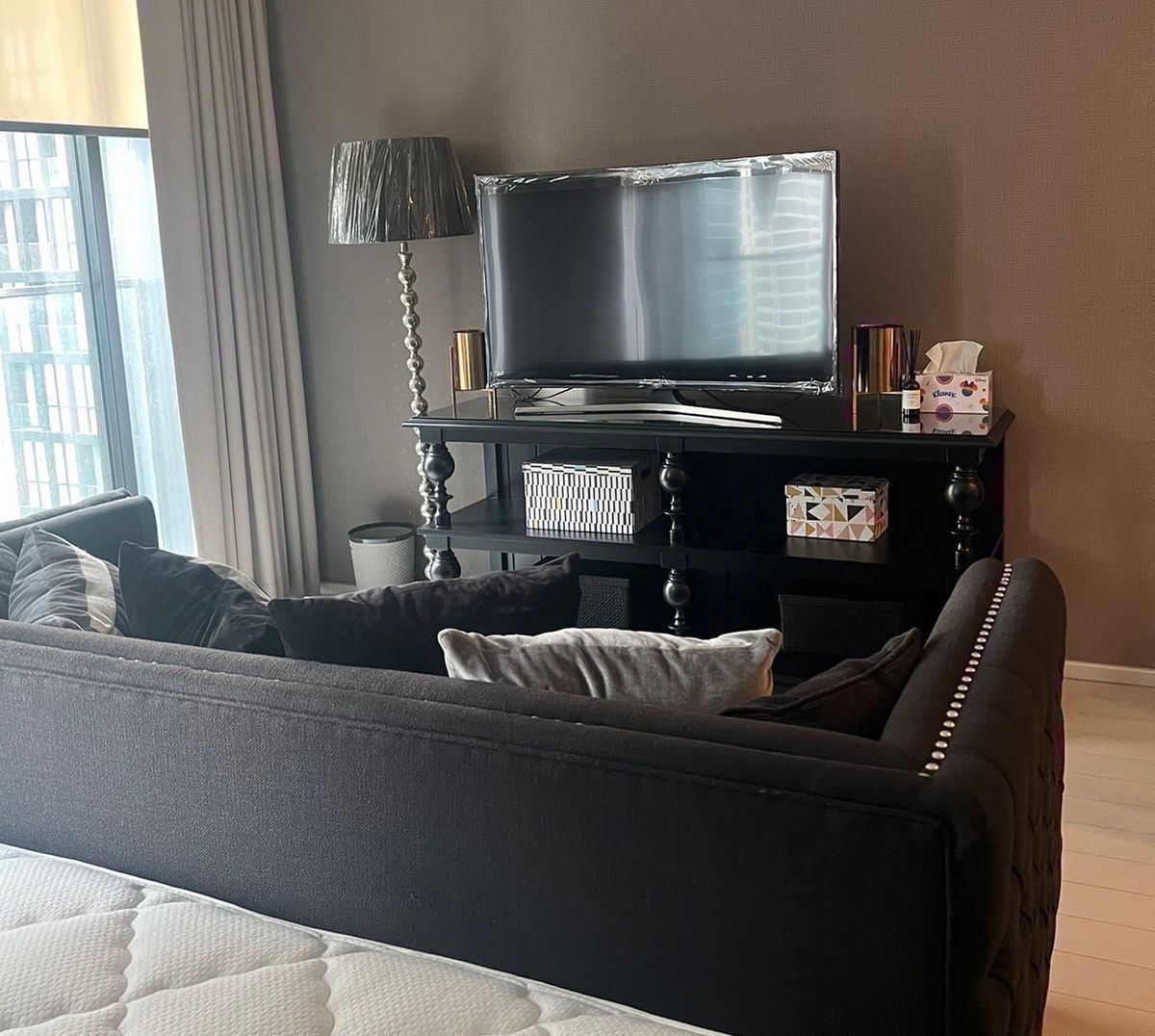 For SaleCondoWitthayu, Chidlom, Langsuan, Ploenchit : Noble Ploenchit Condo, convenient to travel, near BTS, have a full furniture shuttle. Ready to sell immediately  