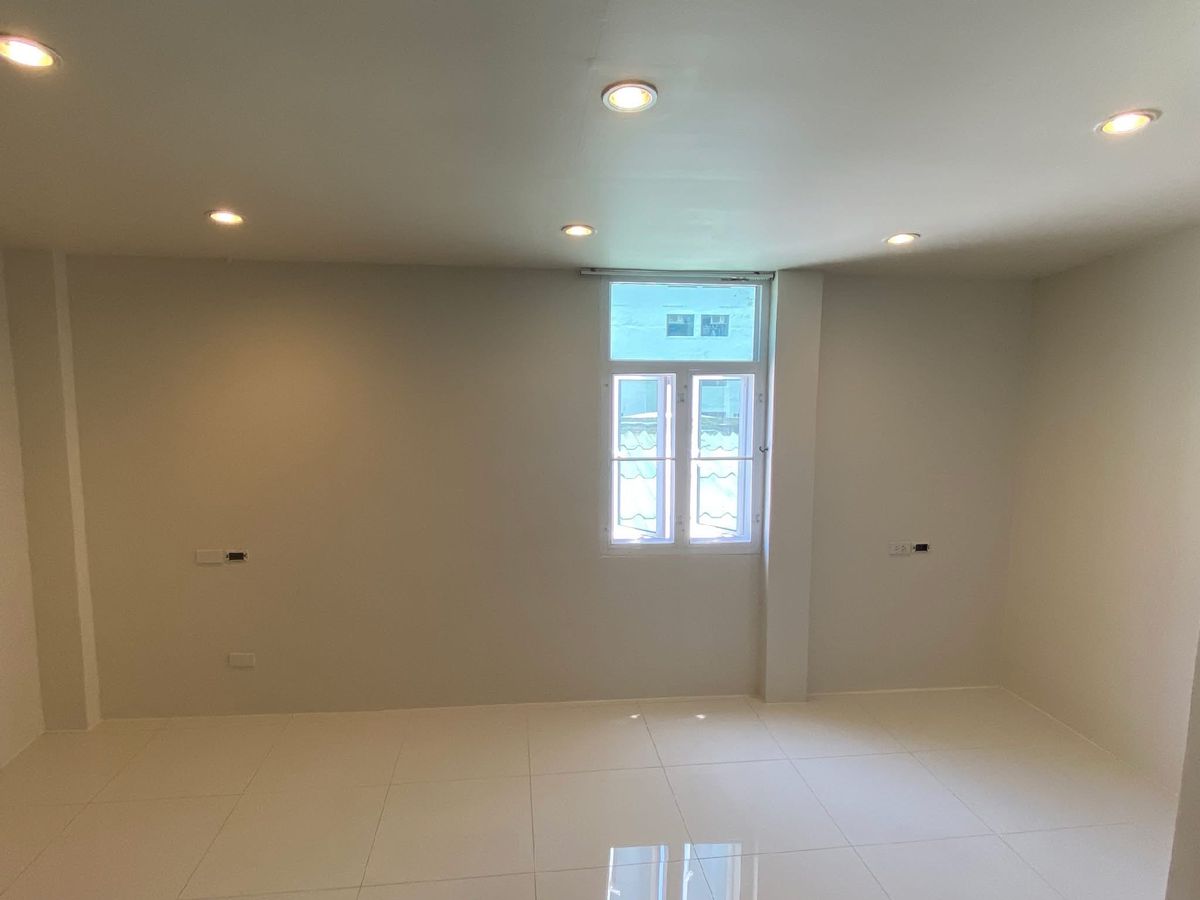 For SaleTownhomeSathorn, Narathiwat : 📢👇 3-Storey Townhome in a Prime Location on Chan Road, Sathorn Area