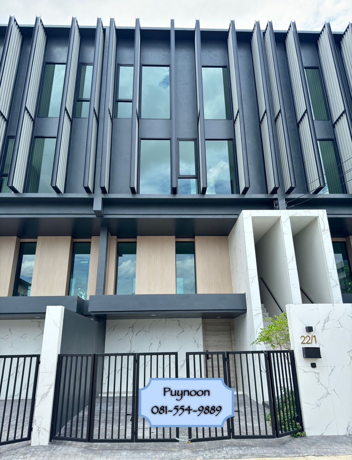 ขายโฮมออฟฟิศโชคชัย4 ลาดพร้าว71 : 💎 Penthouses ระดับ LUXURY หนึ่งเดียวในโชคชัย 4 🏡 หรูหราด้วยวัสดุเกรดพรีเมี่ยมทั้งหลัง เพิ่มช่องแสงด้วยฟังก์ชัน Courtyard Living 🌳 ให้แสงกระทบพื้นที่สีเขียวกลางบ้าน เสริมหลักฮวงจุ้ย  