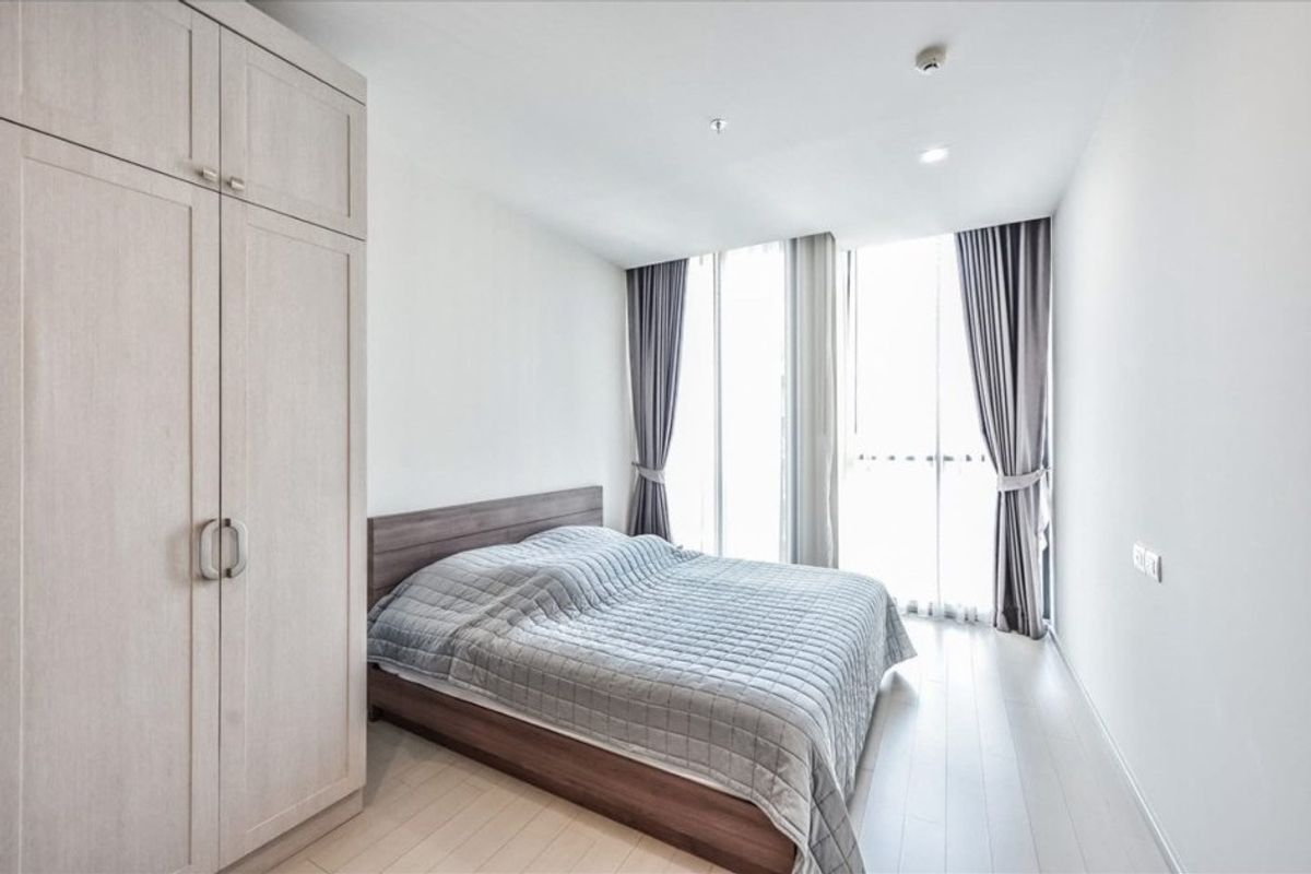 For RentCondoWitthayu, Chidlom, Langsuan, Ploenchit : ♦ Swimming Pool View ♦ Building B, Floor 10+ | 58.00 sq.m., 1 bedroom, 1 Bathroom | Condo with Skywalk connecting to Ploenchit BTS, Central Embassy
