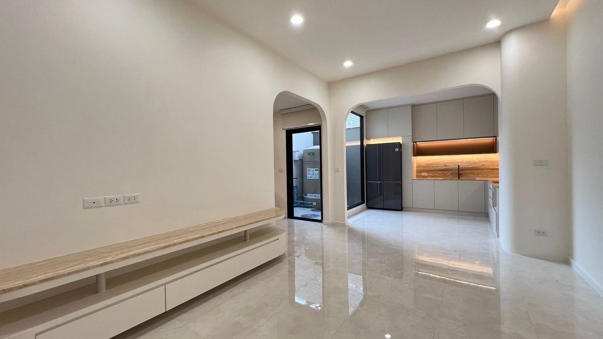 ขายทาวน์โฮมพระราม 3 สาธุประดิษฐ์ : 📢👇 Tomehome หรู 3 ชั้นครึ่ง วิวสวนและสระว่ายน้ำของโครงการ เดินทางสะดวกหลายเส้นทาง ใกล้ ทางพิเศษเฉลิมมหานครทางพิเศษศรีรัช