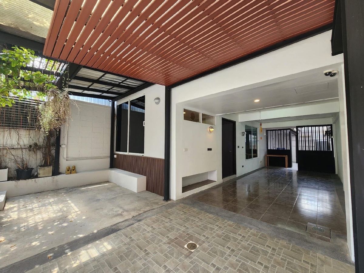 For SaleTownhomeSathorn, Narathiwat : 📢👇 3-Storey Townhome in a Prime Location on Chan Road, Sathorn Area