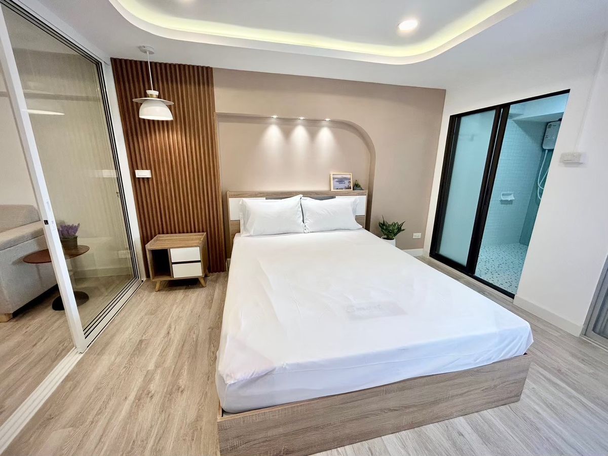 For SaleCondoSeri Thai, Ramkhamhaeng Nida : Selling Luck Condo Ramkhamhaeng 60/3 New Renovate room near the Lam Sali intersection