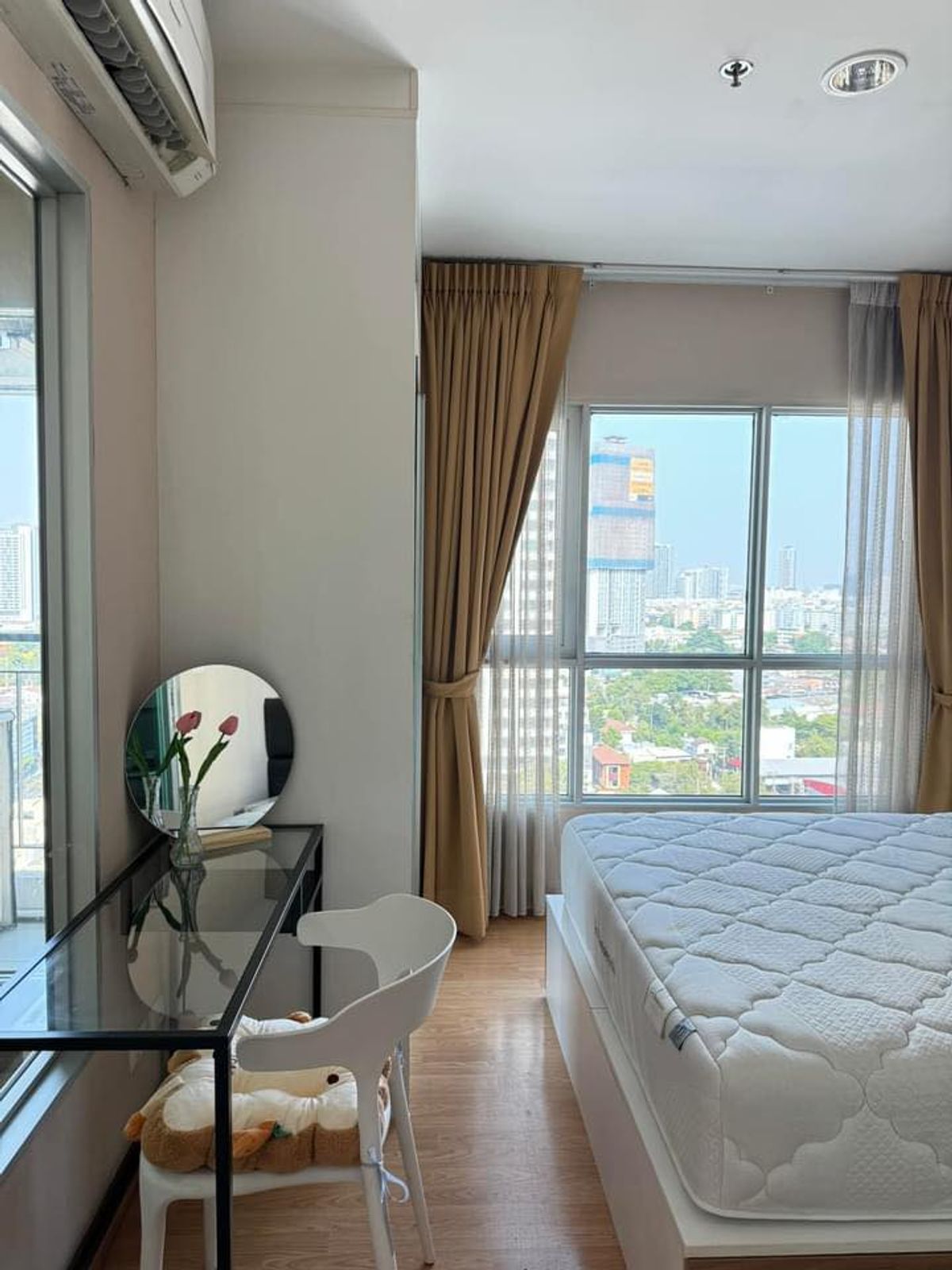 For RentCondoKhlongtoei, Kluaynamthai : For RENT/SALE 📢✨aspire Rama 4, near BTS Ekkamai, 19th floor, Building A, 1 Bedroom Swimming Pool View With electrical appliances #LV-MO1703