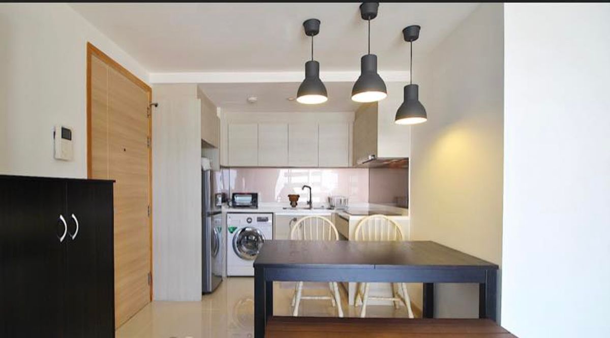 CondoSukhumvit, Asoke, Thonglor : Low-Rise Socio Reference 61 condo. Convenient transportation. Near the BTS Skytrain has a complete furniture shuttle. Ready to stay immediately  