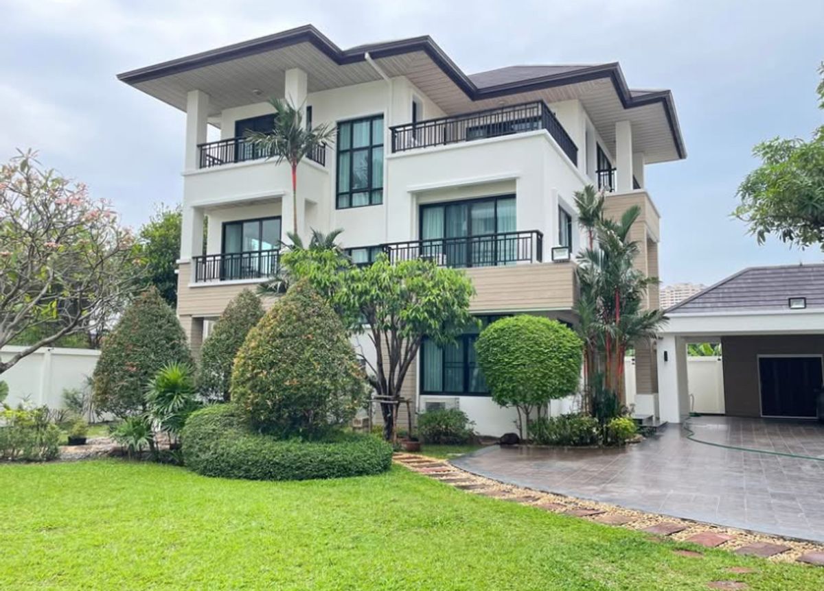 For RentHouseRatchadapisek, Huaikwang, Suttisan : Big house for rent with Garden Soi Ratchada 32, near MRT Lat Phrao, Central Ladprao