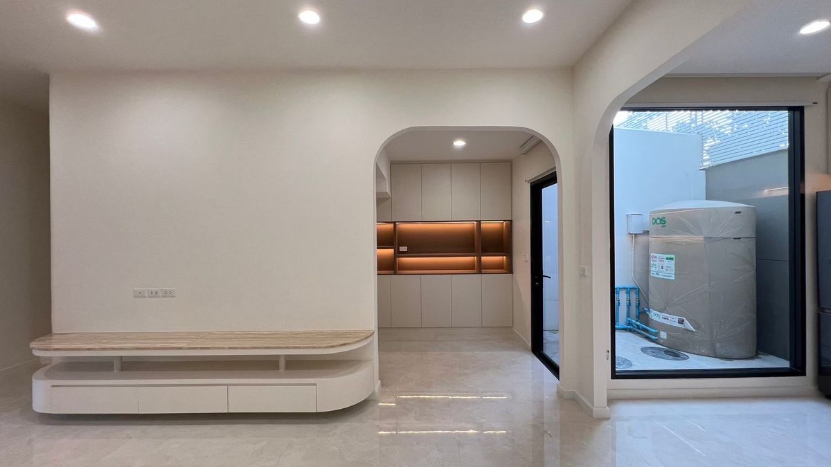 ขายทาวน์โฮมพระราม 3 สาธุประดิษฐ์ : 📢👇 Tomehome หรู 3 ชั้นครึ่ง วิวสวนและสระว่ายน้ำของโครงการ เดินทางสะดวกหลายเส้นทาง ใกล้ ทางพิเศษเฉลิมมหานครทางพิเศษศรีรัช