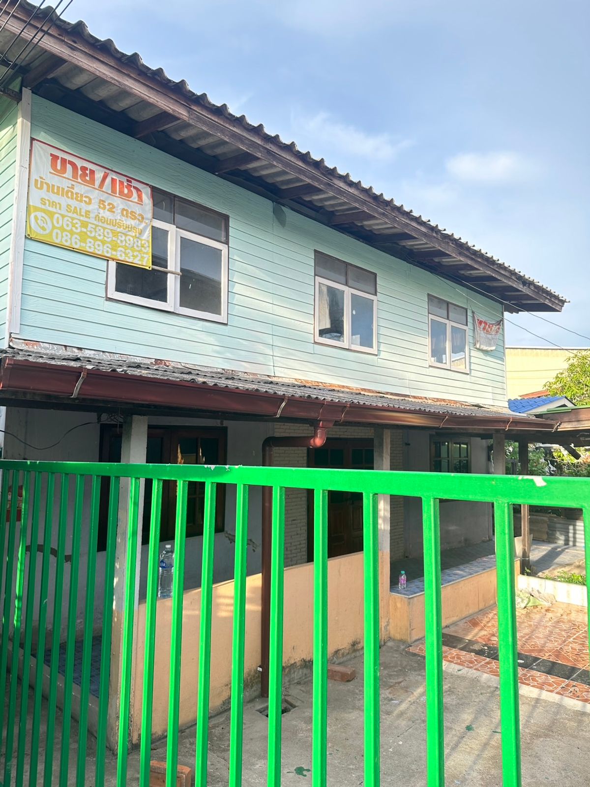 บ้านลาดกระบัง สุวรรณภูมิ : ขาย/เช่า บ้านเดี่ยว 2 ชั้น เนื้อที่ 52 ตรว. บ้านครึ่งปูนครึ่งไม้