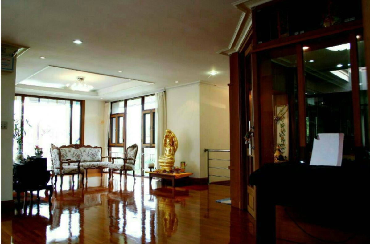 For SaleHousePinklao, Charansanitwong : Detached house, Interior Village 1 580 SQ.M. PLEASE Add Line ID @806QPHGN O8415O5483