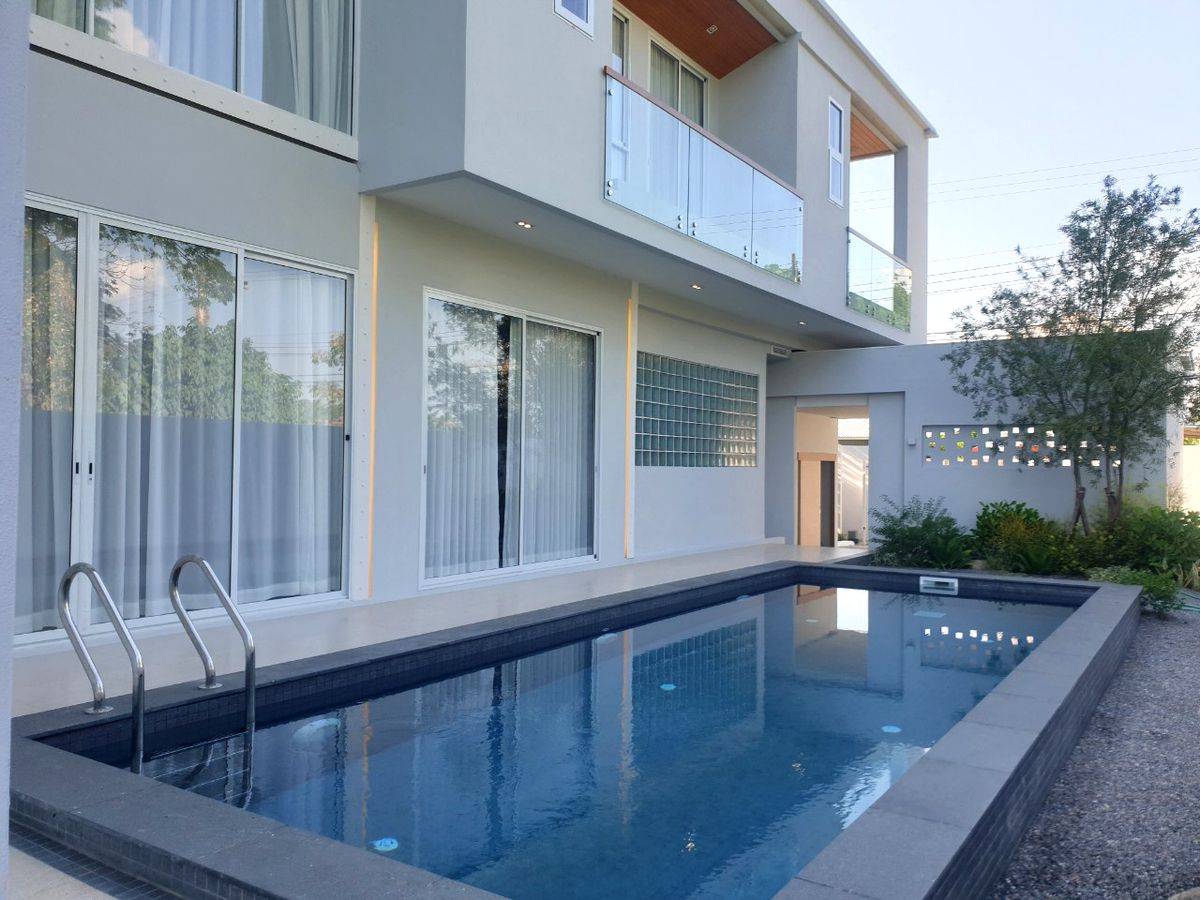 For RentChiang Mai : Single house, Chiang Mai, Doi 1 Hang Dong, Modern Minimal style Simple, airy, close, near international schools 25 minutes from Chiang Mai Airport