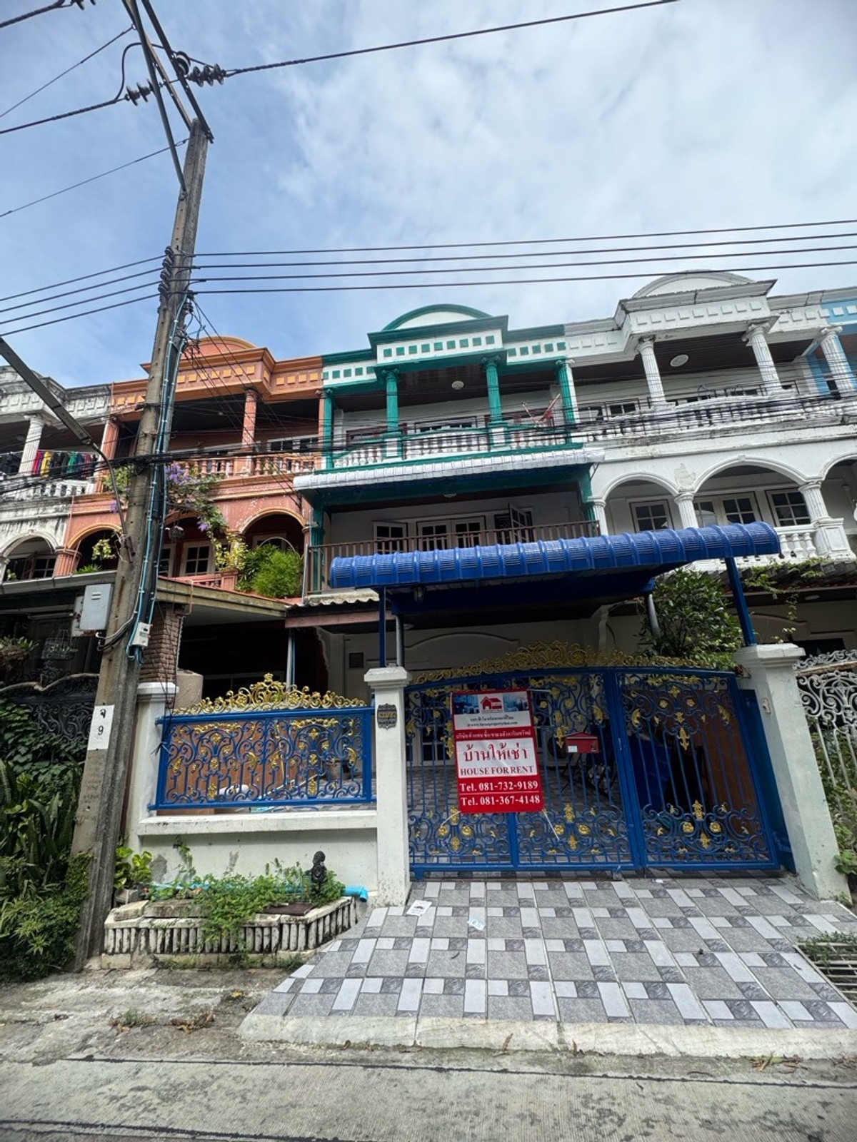 ให้เช่าบ้านรัชดา ห้วยขวาง : ให้เช่าทาวน์เฮ้าส์ 3 ชั้นเนื้อที่ 30 ตารางวา 5 ห้องนอน 5 ห้องน้ำ แอร์ เฟอร์นิเจอร์บางส่วน ถนนห้วยขวาง ใกล้รถไฟฟ้าห้วยขวาง ราคาเช่า 25,000 บ/ด