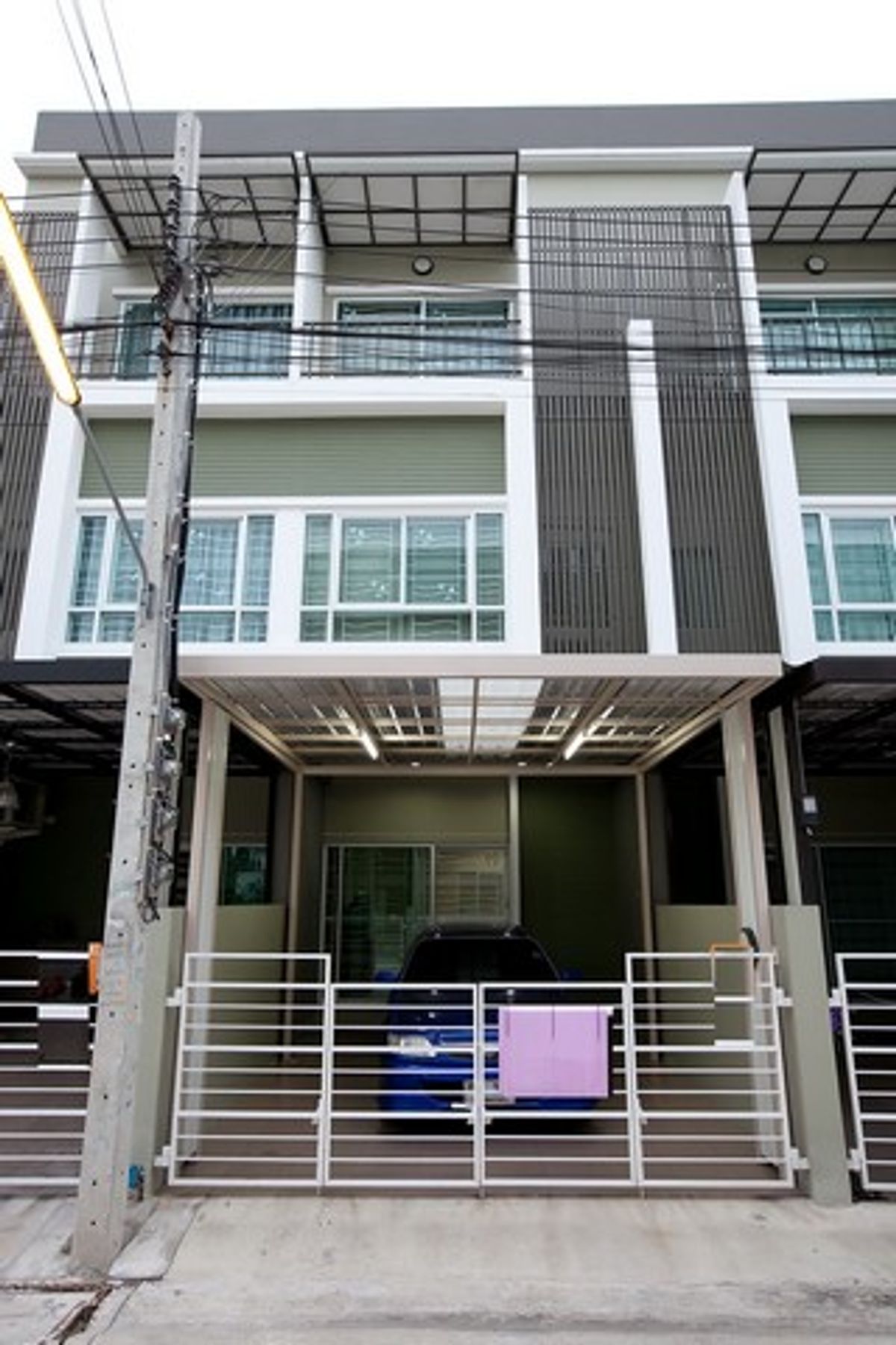ให้เช่าทาวน์โฮมมีนบุรี-ร่มเกล้า : RT917 ให้เช่า ทาวน์เฮ้าส์ขนาด 3 ชั้น164 ตารางเมตร 3 ห้องนอน 3 ห้องน้ำ แอร์ 2 ซอยรามคำแหง 144