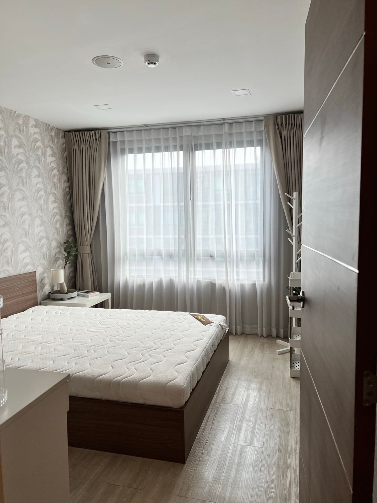 ให้เช่าคอนโดโชคชัย4 ลาดพร้าว71 : FOR RENT>> Atmoz Ladprao 71>> ชั้น 7 ตึก A  สะดวกทุกการเดินทาง ใกล้ Central Eastville เฟอร์นิเจอร์พร้อมเครื่องใช้ไฟฟ้าครบ #LV-MO1707