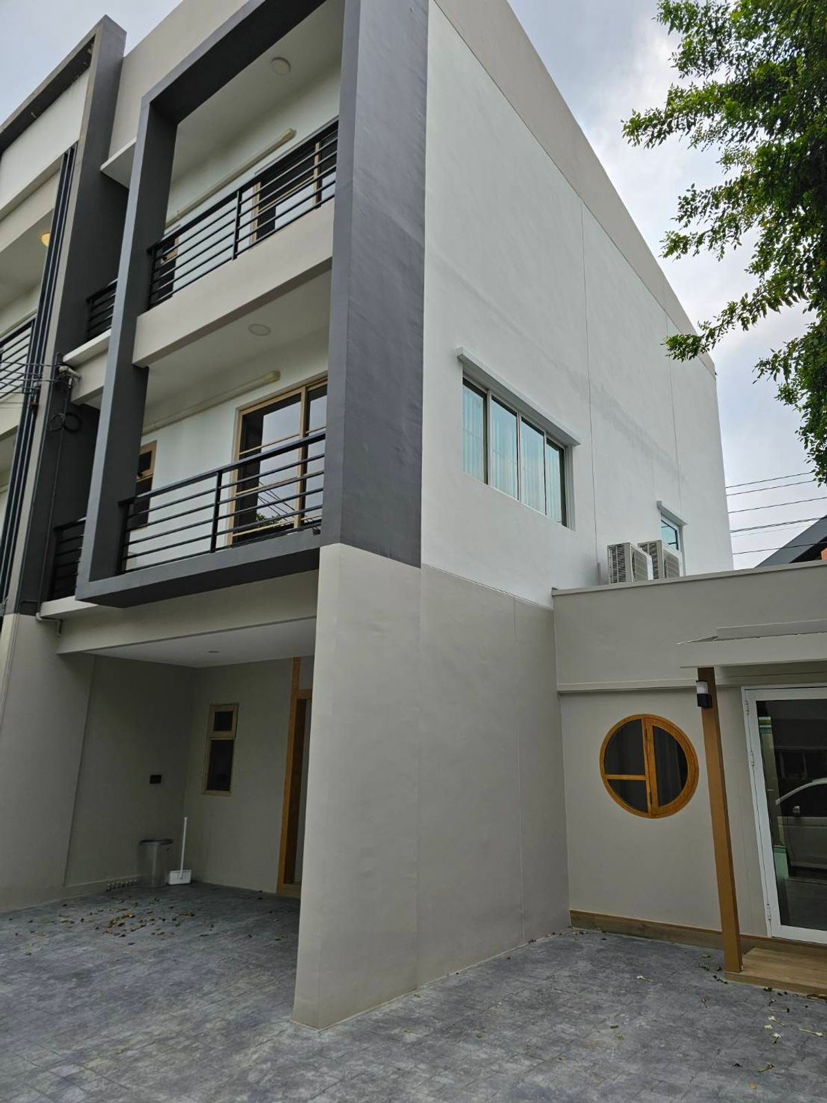 For SaleTownhomeOnnut, Udomsuk : 📣Sale Townhome Baan Klang Muang Sukhumvit 77 near both the expressway and the On Nut BTS BTS