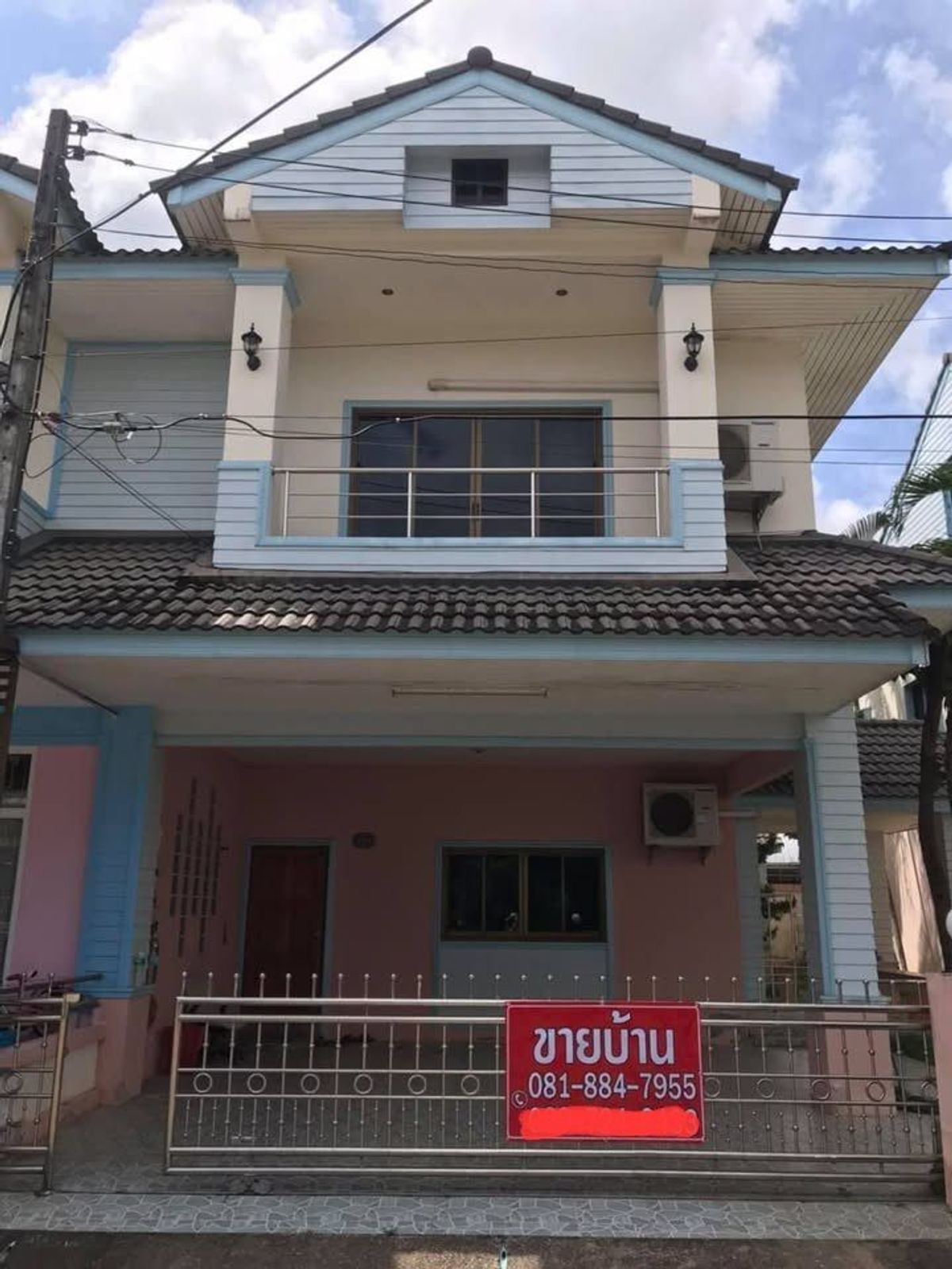 For SaleKrabi : Twin house, good condition, 3 bedrooms, 3 bathrooms, 1 kitchen with 4 air conditioners in Anchana Village.