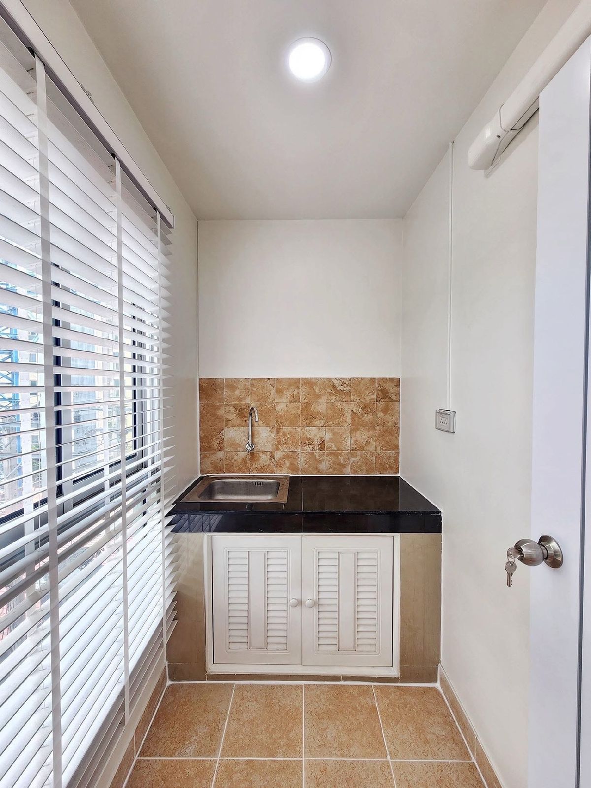 For SaleCondoBang Sue, Wong Sawang, Tao Pun : The condo is ready to move in. The price is cheaper than the rental price. Just install the installment of 5,000 baht. Carry the bag. Full system