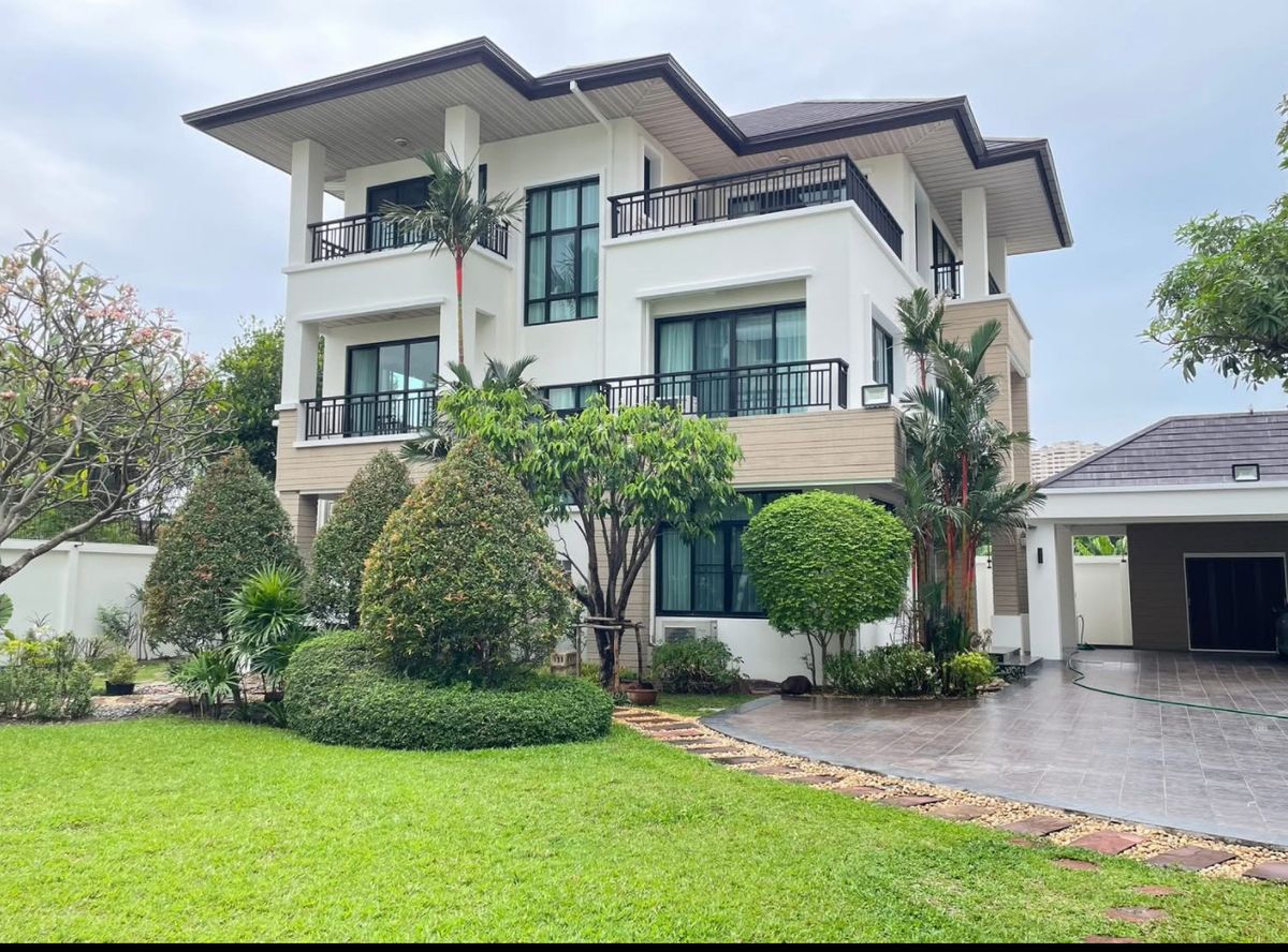 For RentHouseRatchadapisek, Huaikwang, Suttisan : Rent a 3 -storey detached house, Soi Ratchada Ready Build in both behind the big garden, Ratchada Road